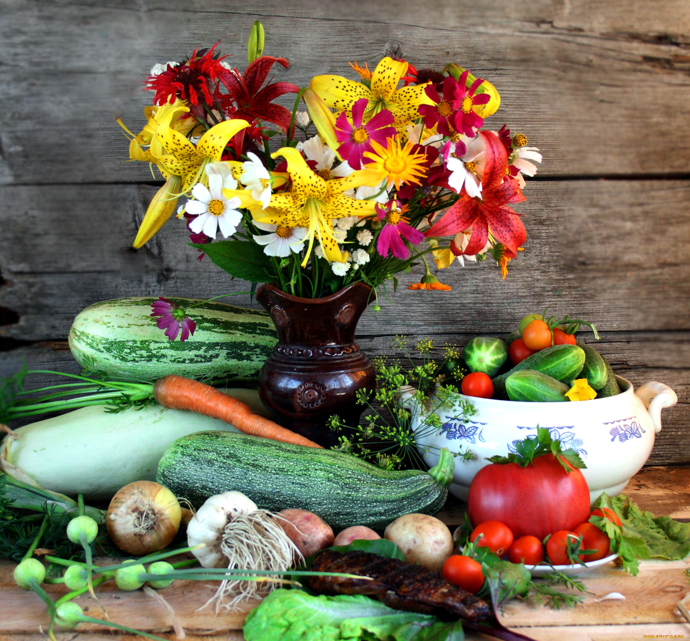 еда, натюрморт, цветение, цветы, ягоды, фрукты, огурцы, помидоры, кабачки, чеснок, морковь, лук, картофель, лилии, овощи, букет, томаты