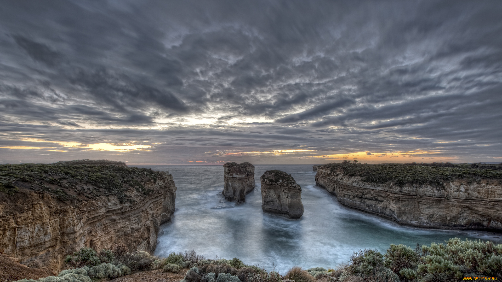 природа, побережье, бухта, скалы, вода, растения, небо, облака