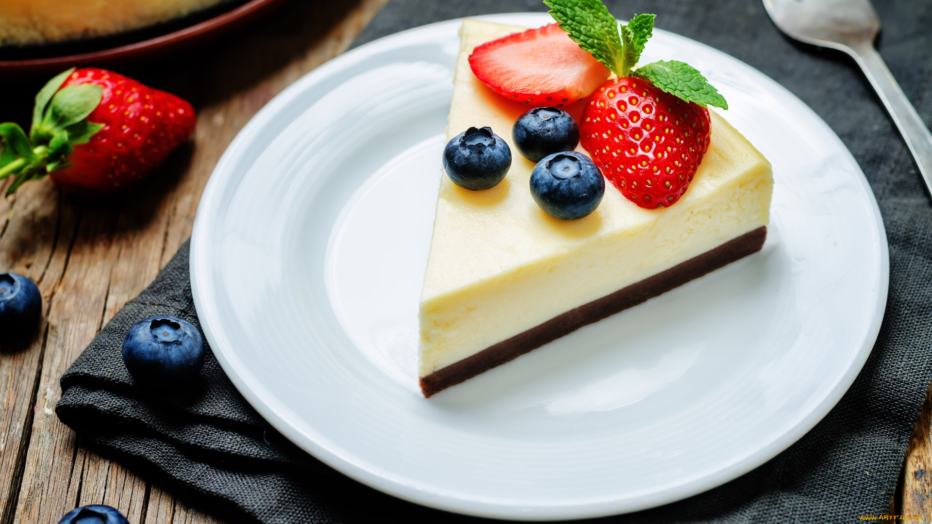 еда, торты, десерт, чизкейк, тарелка, ягоды, пирожное, черника, клубника