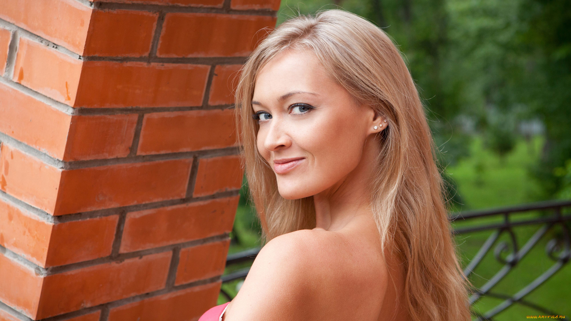 monika, chantal, девушки, причёска, поза, стройная, красотка, monika, chantal, девушка, кирпичи, взгляд, модель, блондинка