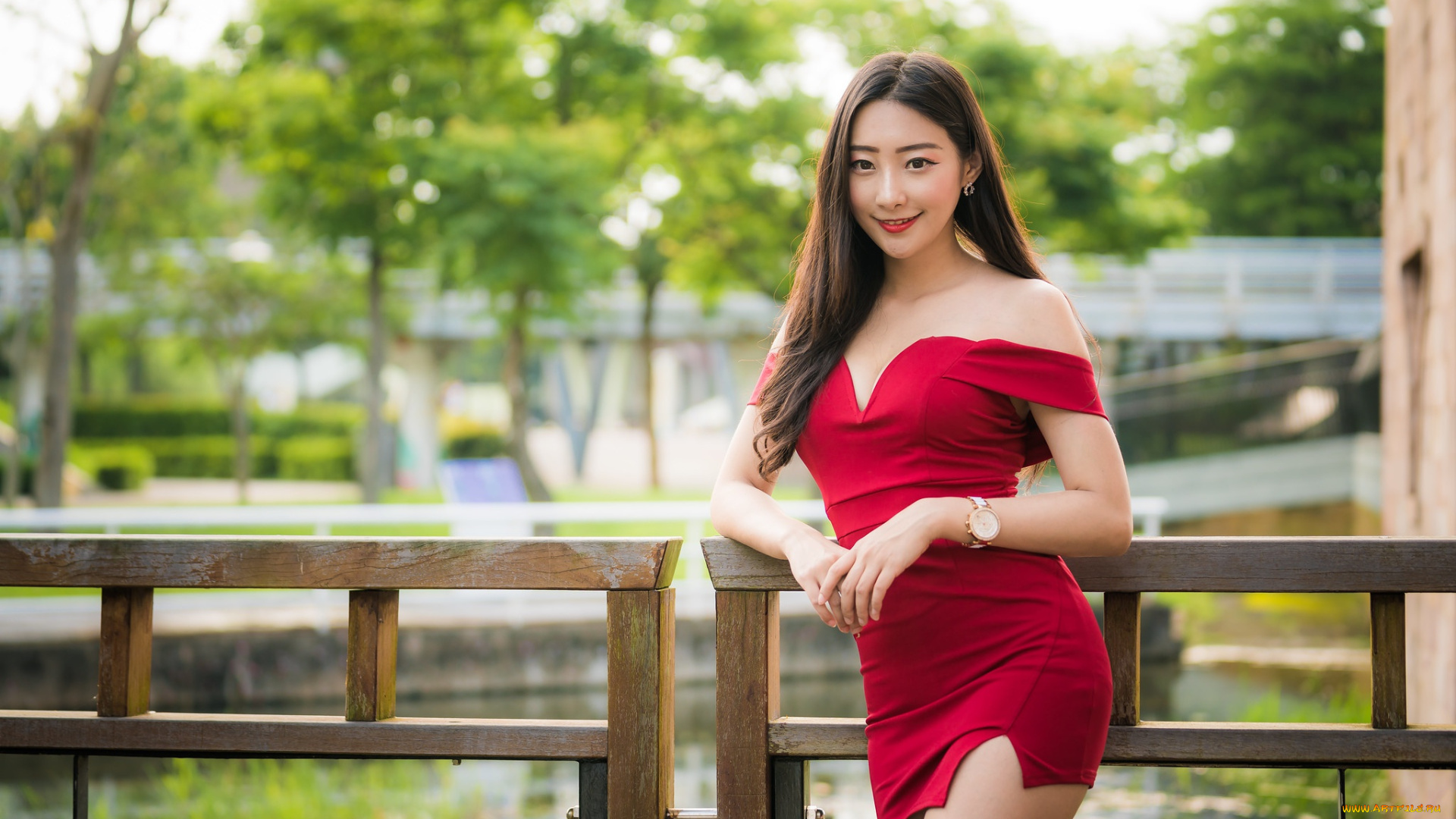 девушки, -, азиатки, брюнетка, глубина, резкости, красное, платье, мини, наклон, перила, деревья, мост, пруд, кусты, наручные, часы, серьги