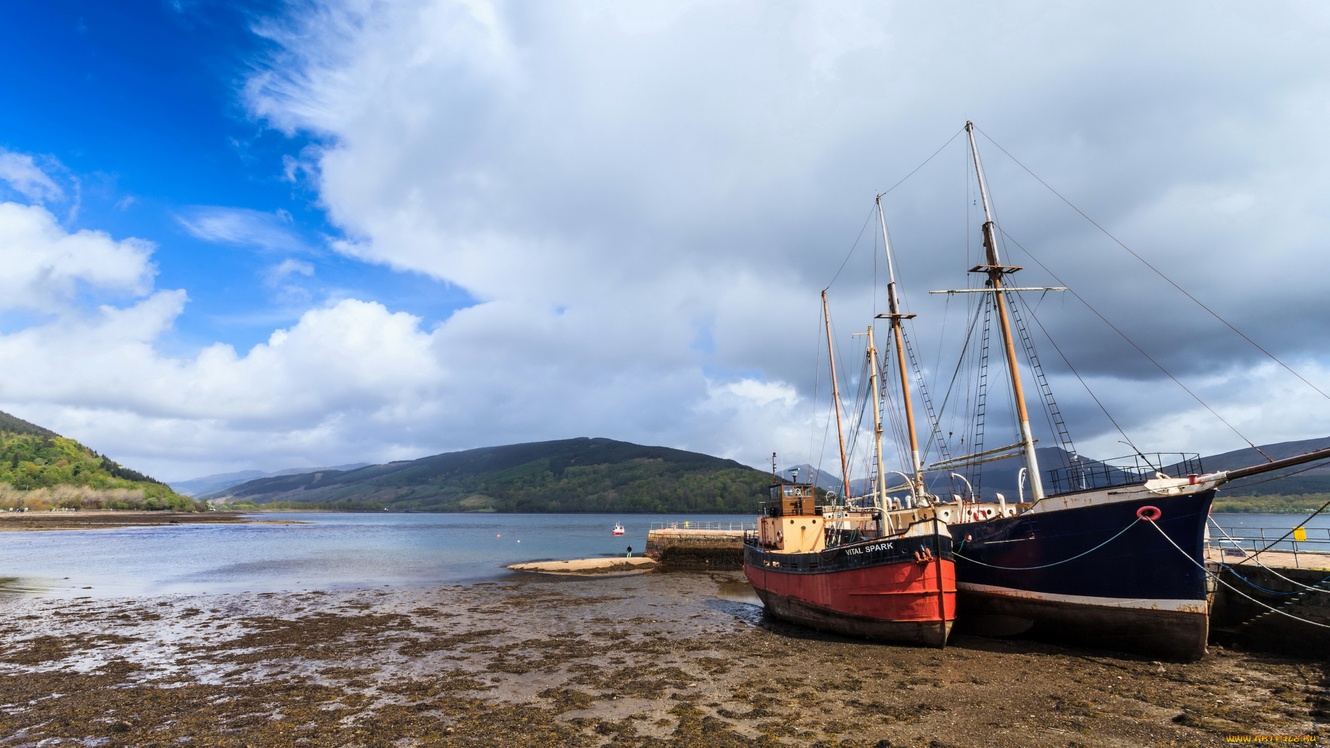 корабли, разные, вместе, катер, река, парусник