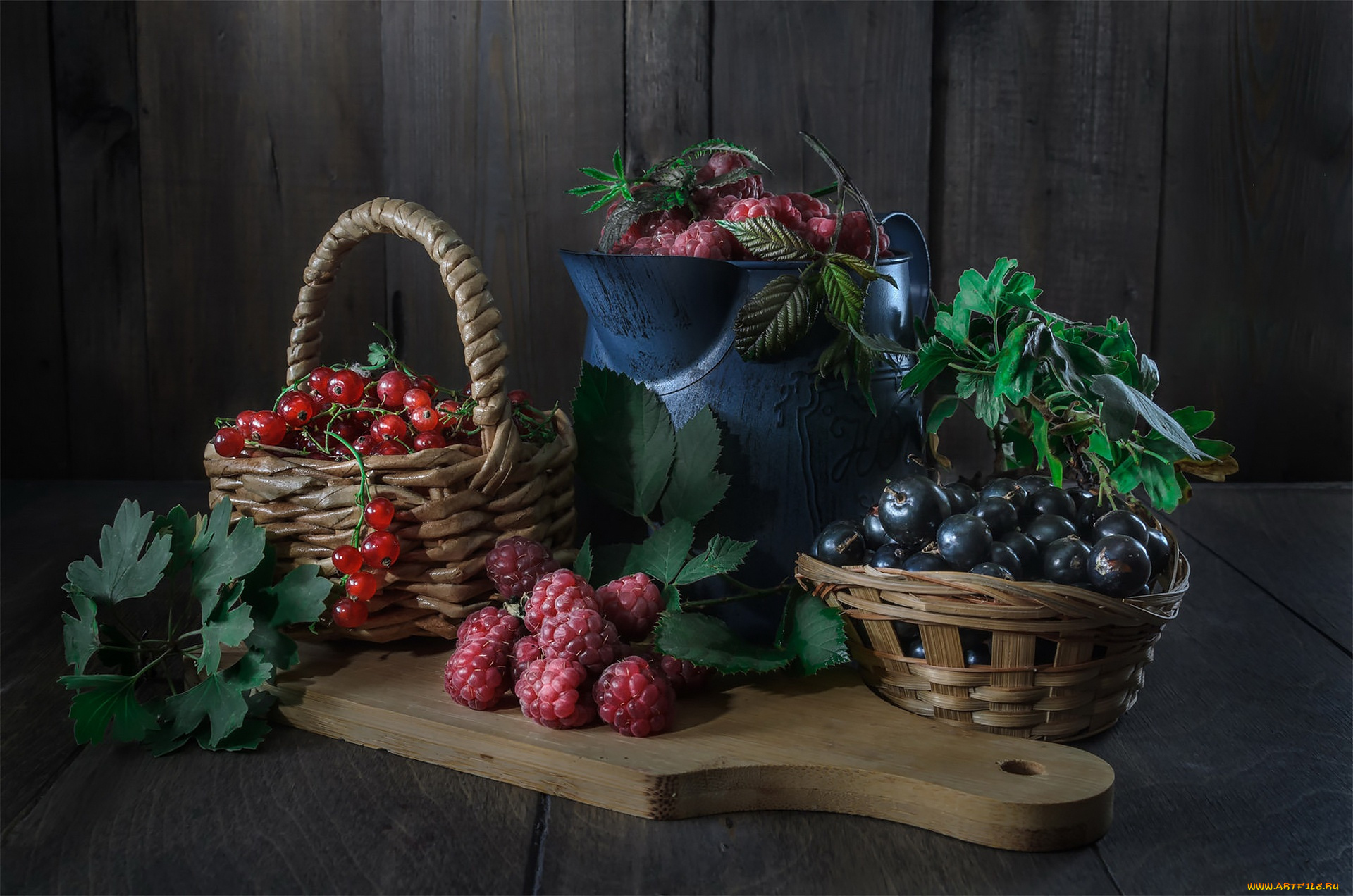 еда, фрукты, , ягоды, листья, ягоды, малина, стол, доски, черная, лейка, натюрморт