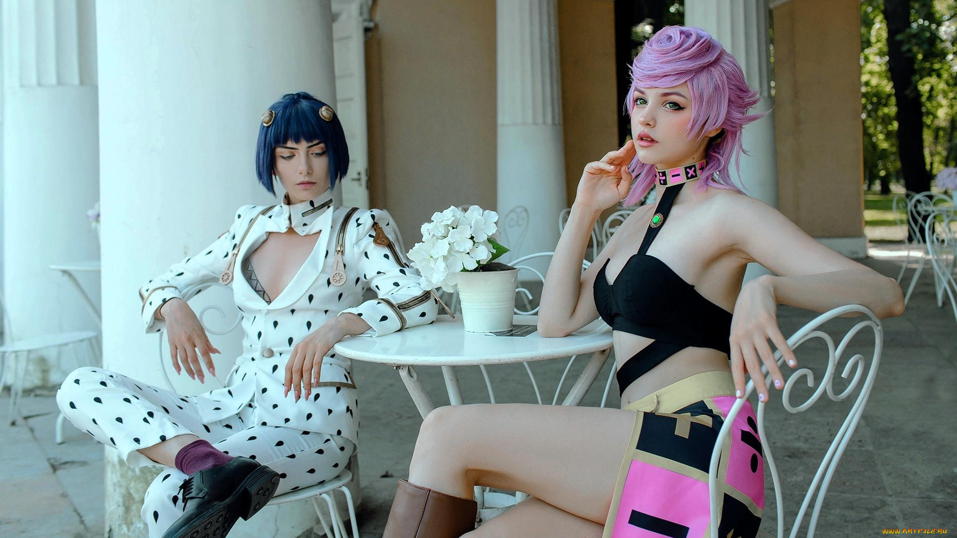 девушки, tenletters, костюмы, образы, стол, стулья, колонны