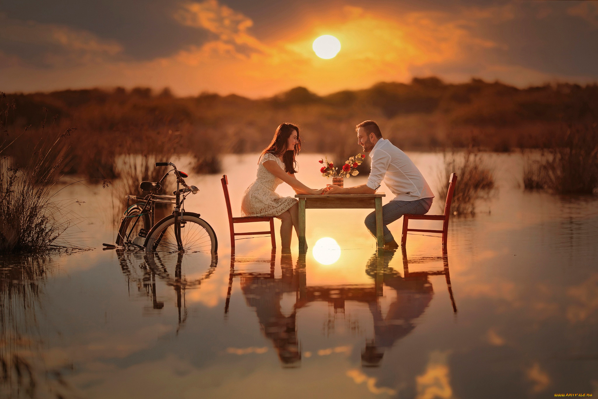 разное, мужчина, женщина, беседа, солнце, вода, влюблённые, велосипед, стол, пара, романтика