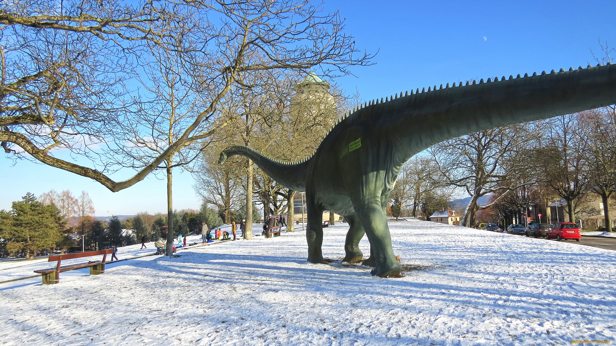 города, -, памятники, , скульптуры, , арт-объекты, снег, деревья, динозавр