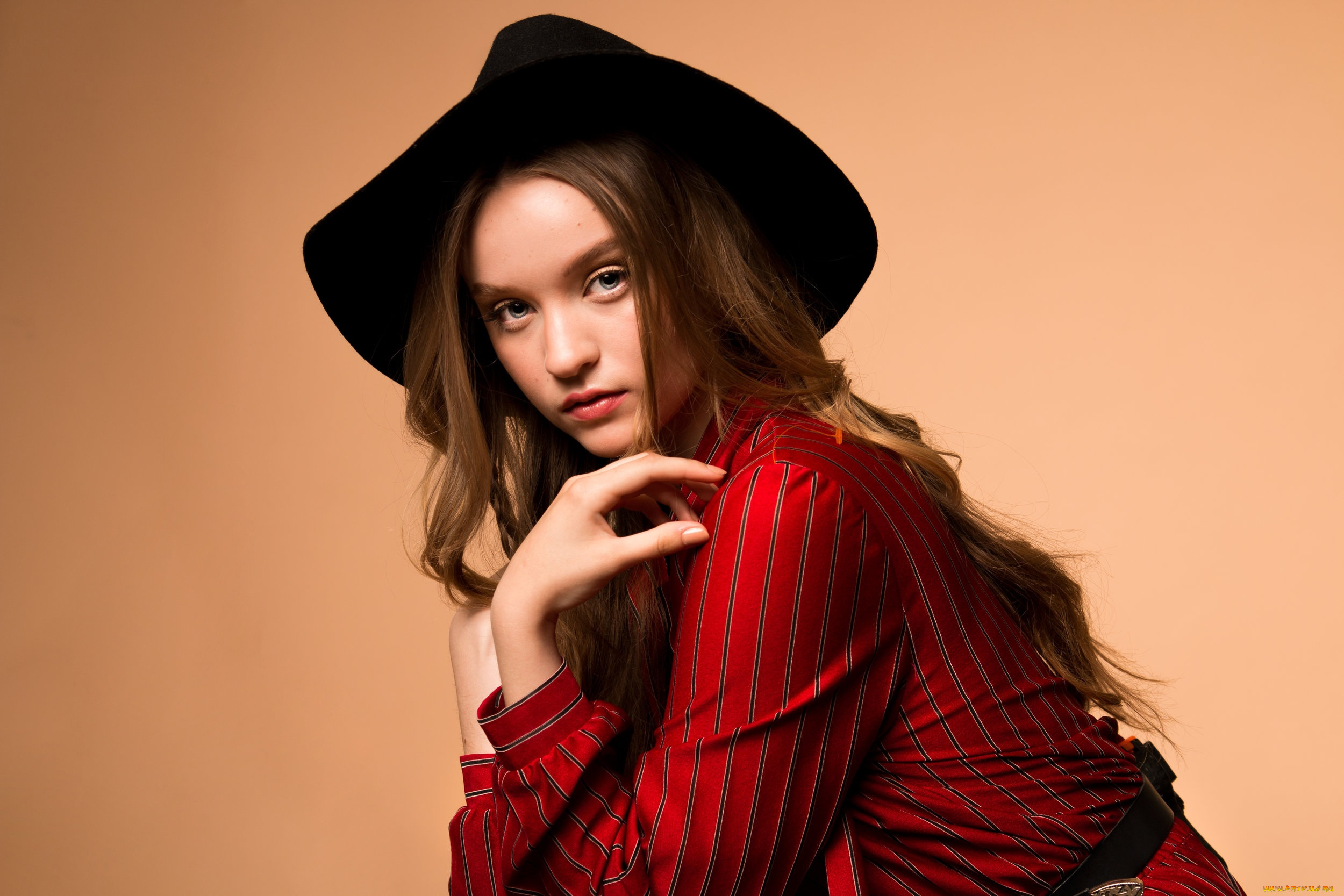 девушка, -, girl, девушки, -, лица, , портреты, девушка, женщина, шатенка, темноволосая, сексуальная, модель, звезда, позирует, разная, обувь, верхняя, стильная, одежда, нижнее, эротическое, бельё, трусы, лифчик, колготки, чулки, аксессуары, макияж, и, множество, элементов, на, фотографии