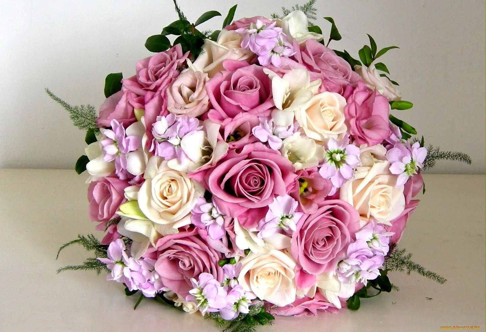 цветы, букеты, композиции, эустома, фрезия, левкой, розы