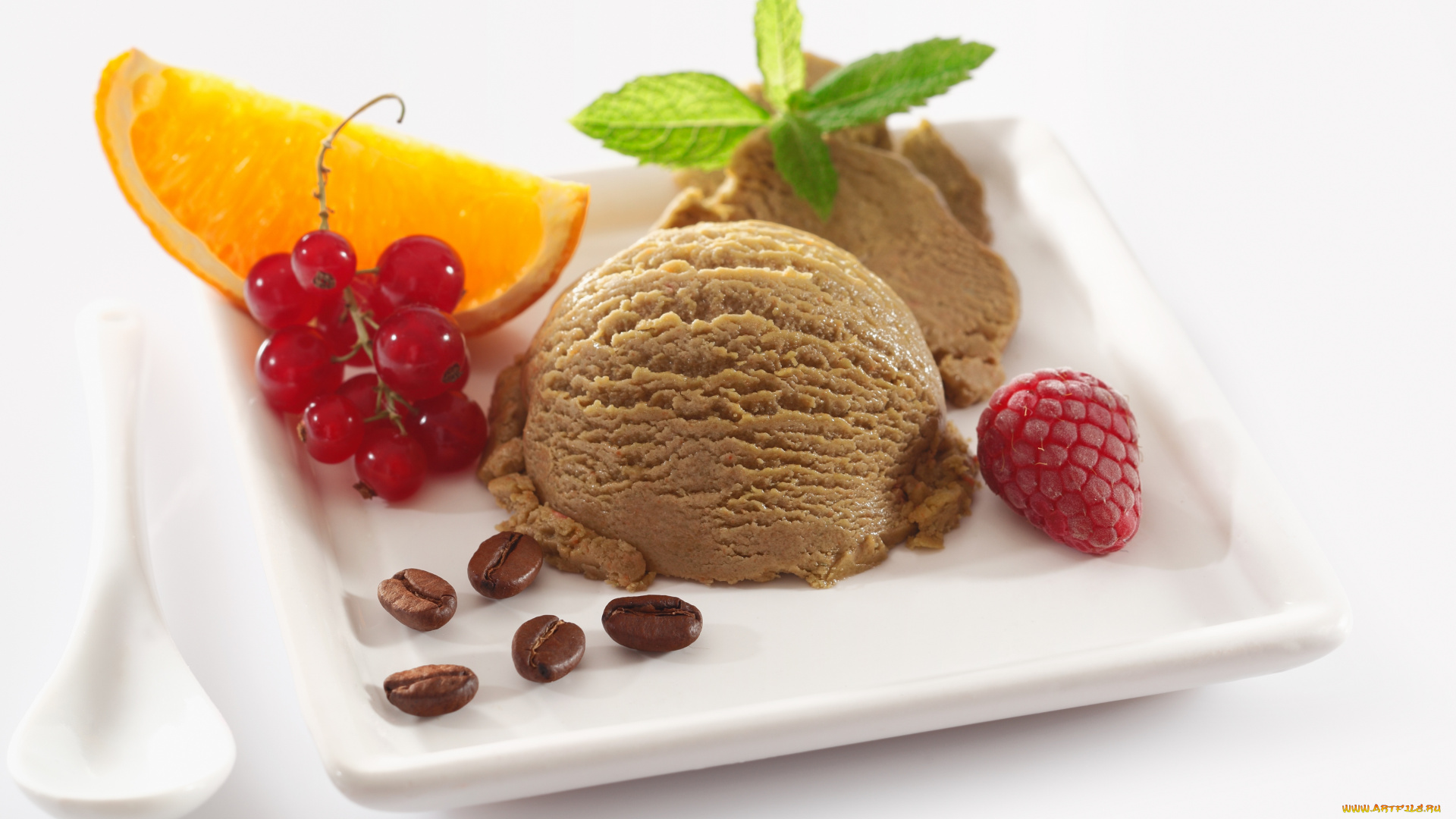 еда, мороженое, , десерты, смородина, малина, сладкий, десерт, тарелка, белый, фон, кофейные, зерна, долька, апельсина, мята