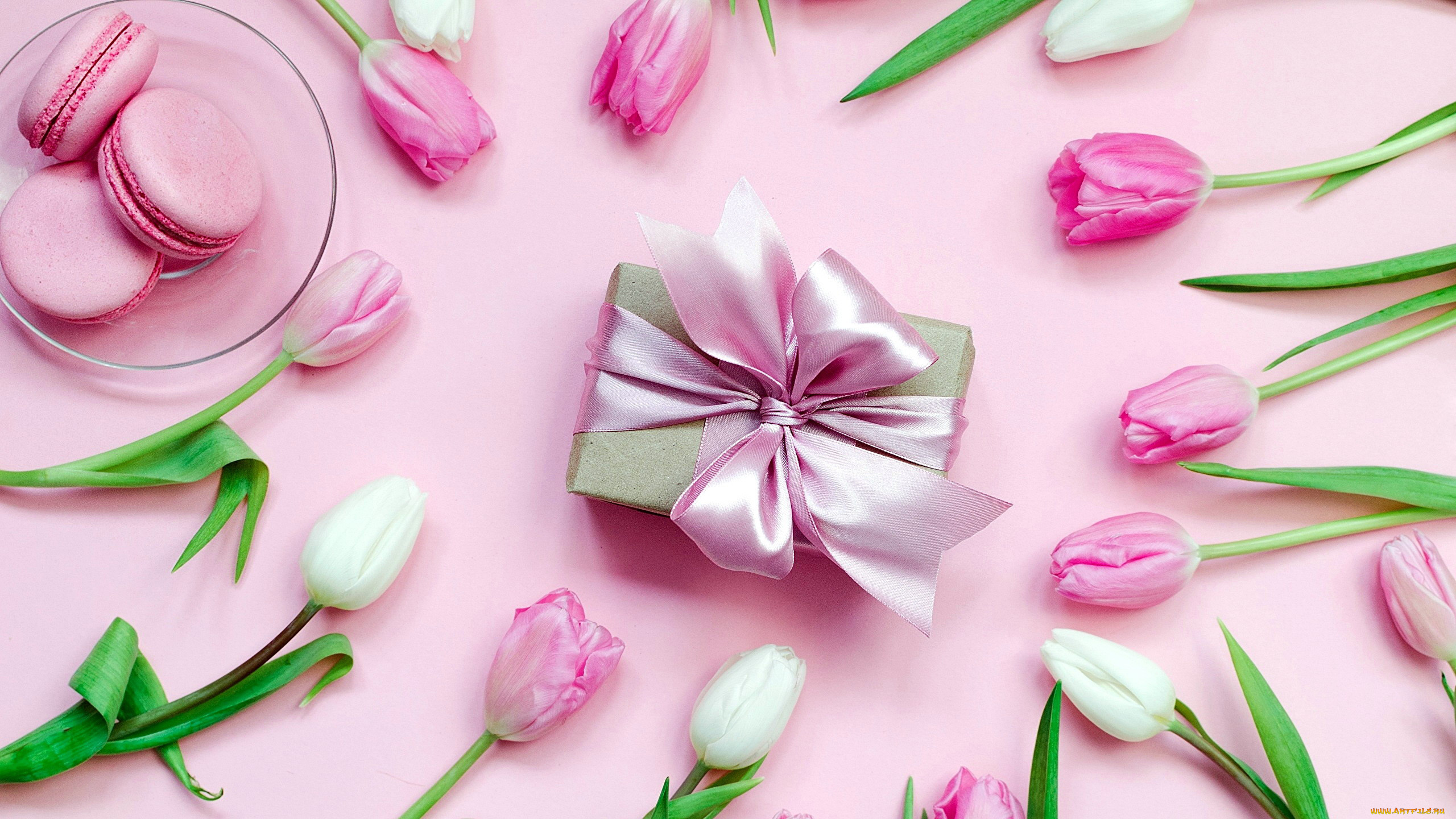 праздничные, подарки, и, коробочки, макаруны, тюльпаны, бутоны, подарок, лента, бант