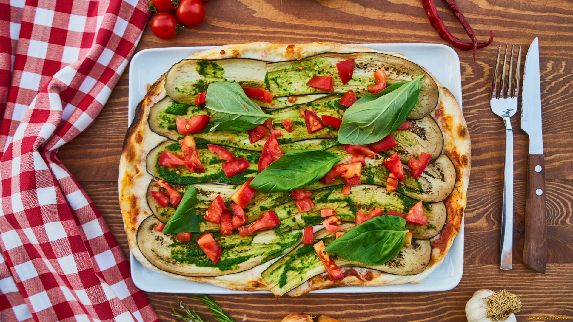 еда, пицца, овощная, баклажаны, чеснок, помидоры, розмарин