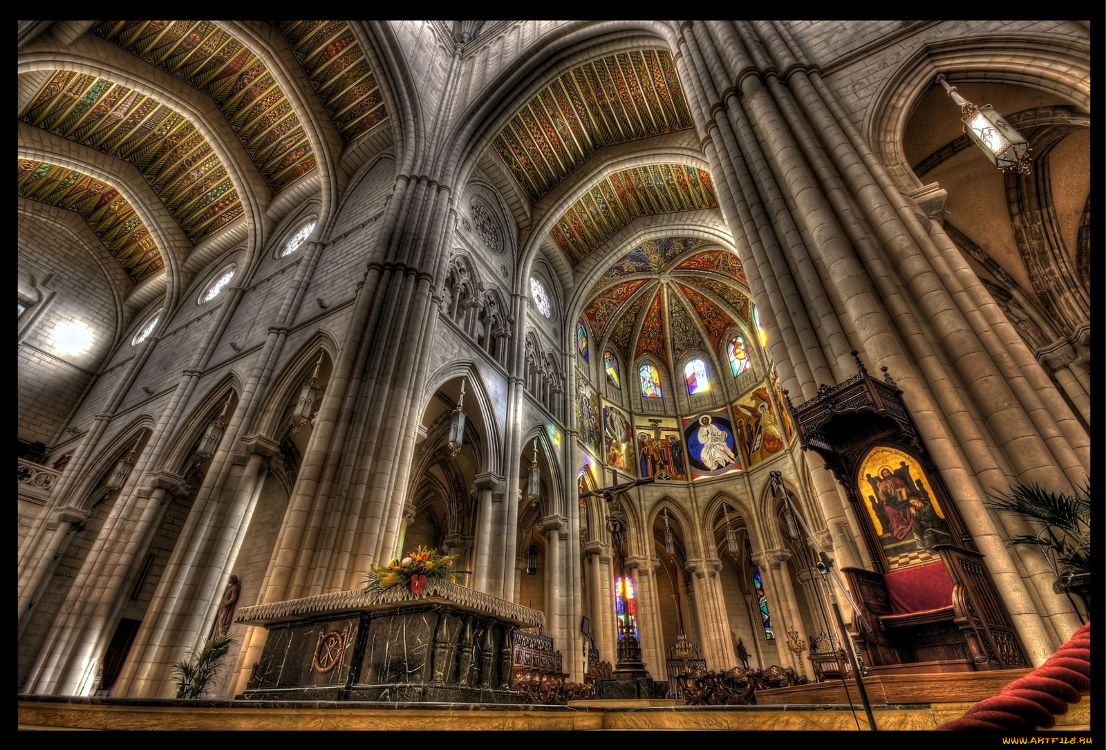собор, ла, альмудена, мадрид, испания, интерьер, убранство, роспись, храма, распятье, арки