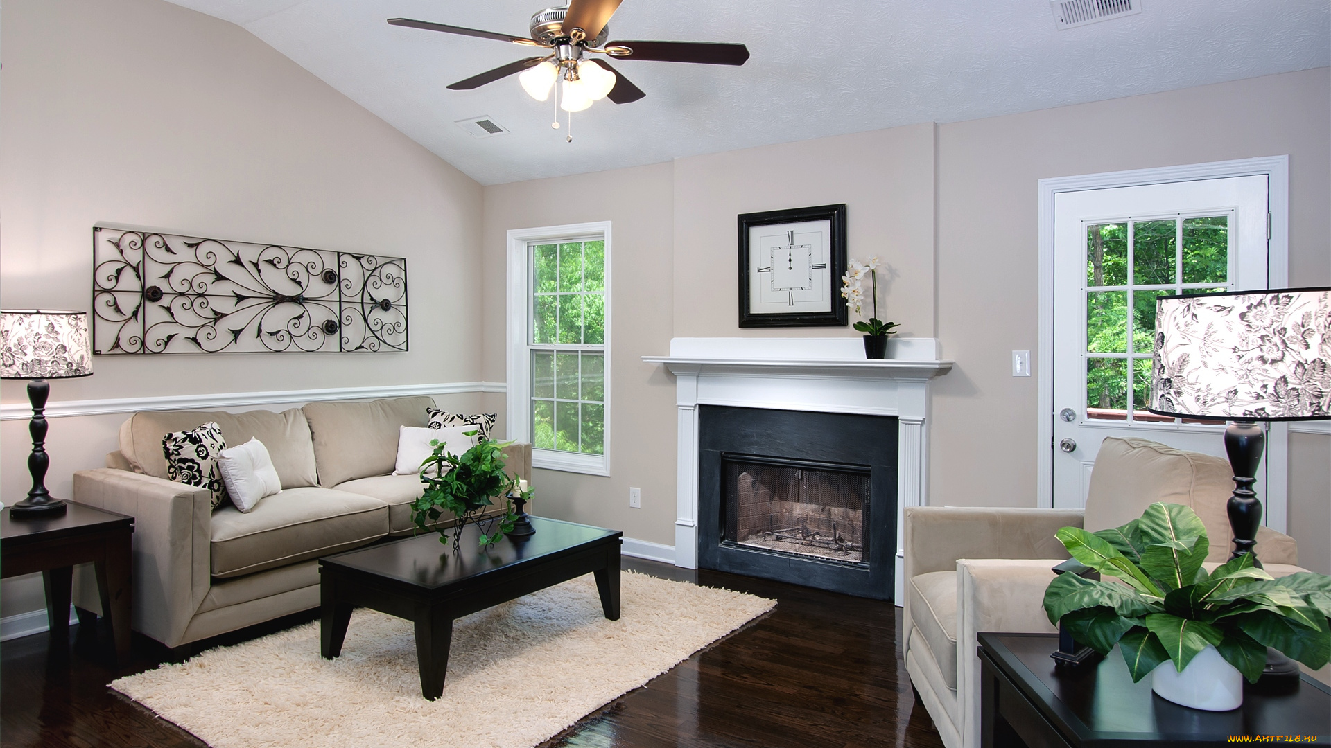 интерьер, гостиная, камин, диван, лампа