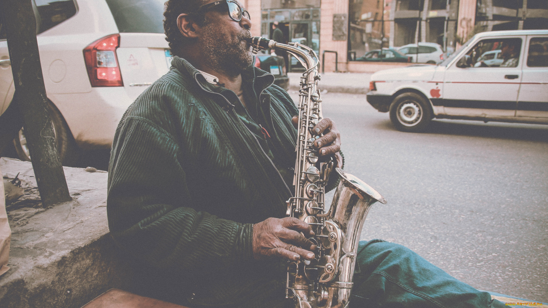 музыка, -другое, саксофон, мужчина, очки, улица