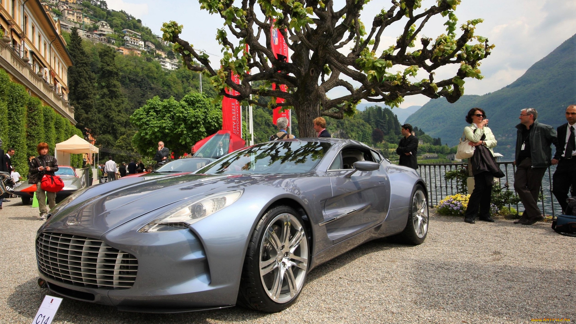 aston, martin, one, 77, автомобили, выставки, и, уличные, фото, серебристый, улица, люди