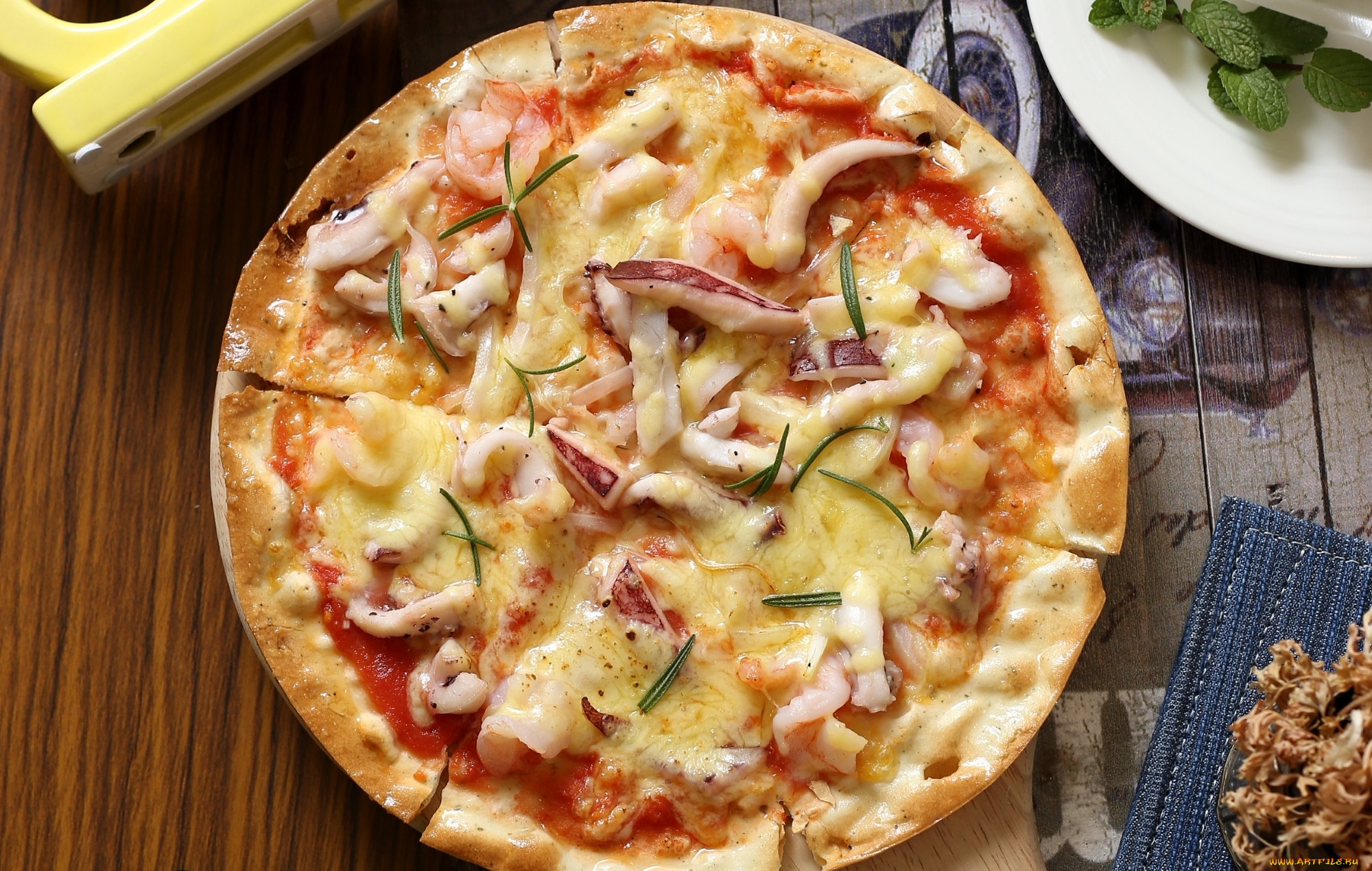 еда, пицца, сыр, кальмары, креветки, начинка