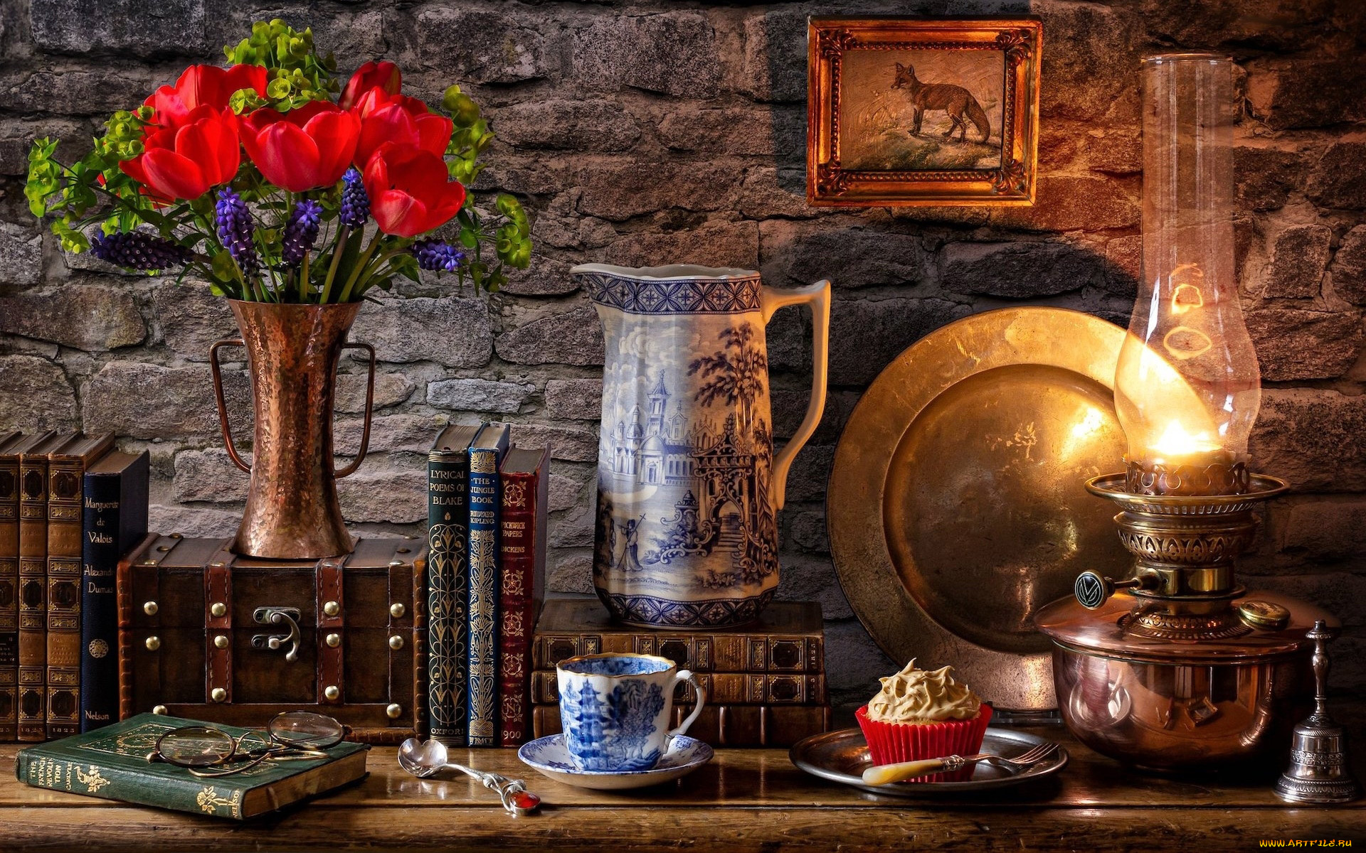 еда, натюрморт, лампа, букет, блюдо, кекс