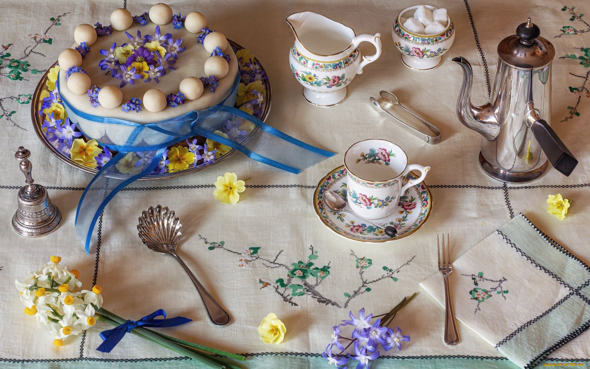 еда, натюрморт, нарциссы, торт, сахар