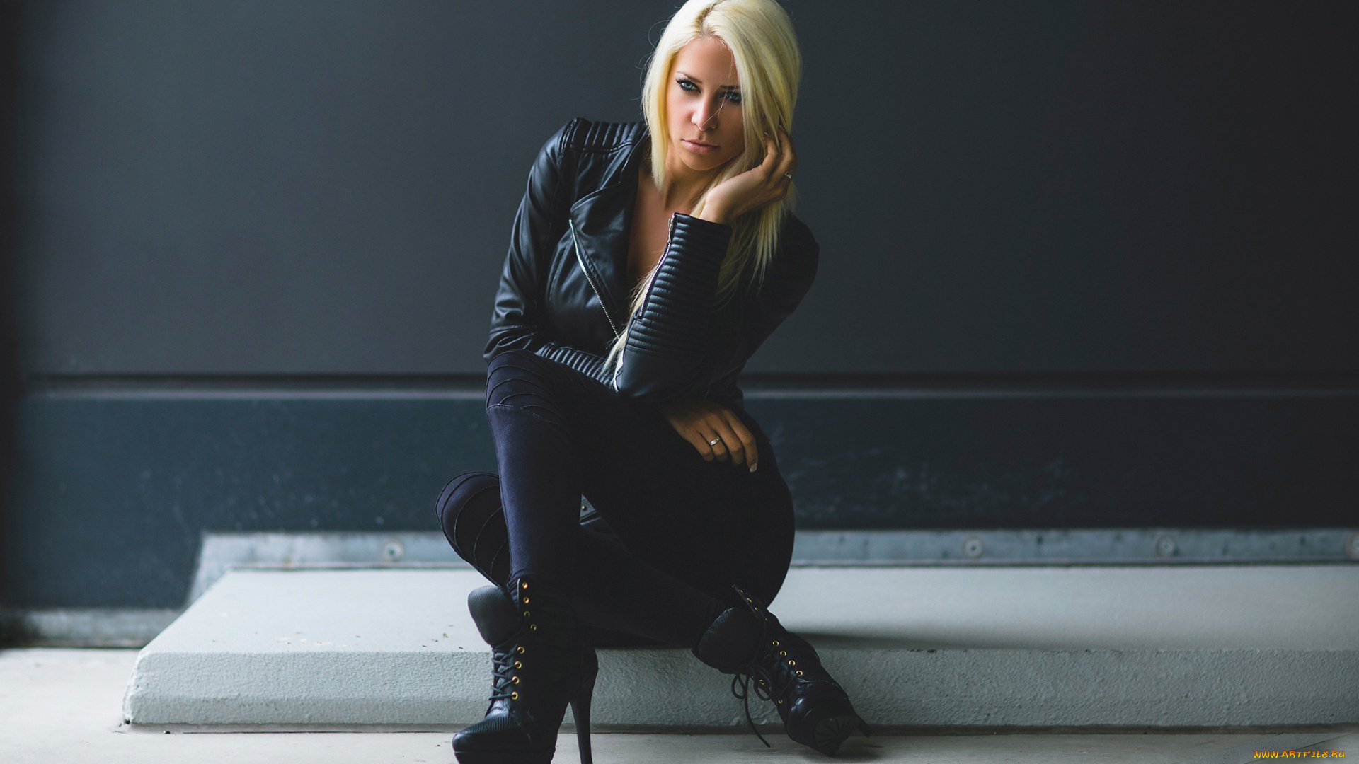 бестия, девушки, -, блондинки, , светловолосые, девушка, женщина, блондинка, светловолосая, сексуальная, модель, звезда, позирует, разная, обувь, верхняя, стильная, одежда, нижнее, эротическое, бельё, трусы, лифчик, колготки, чулки, аксессуары, макияж, и, множество, элементов, на, фотографии, angela, kutscher