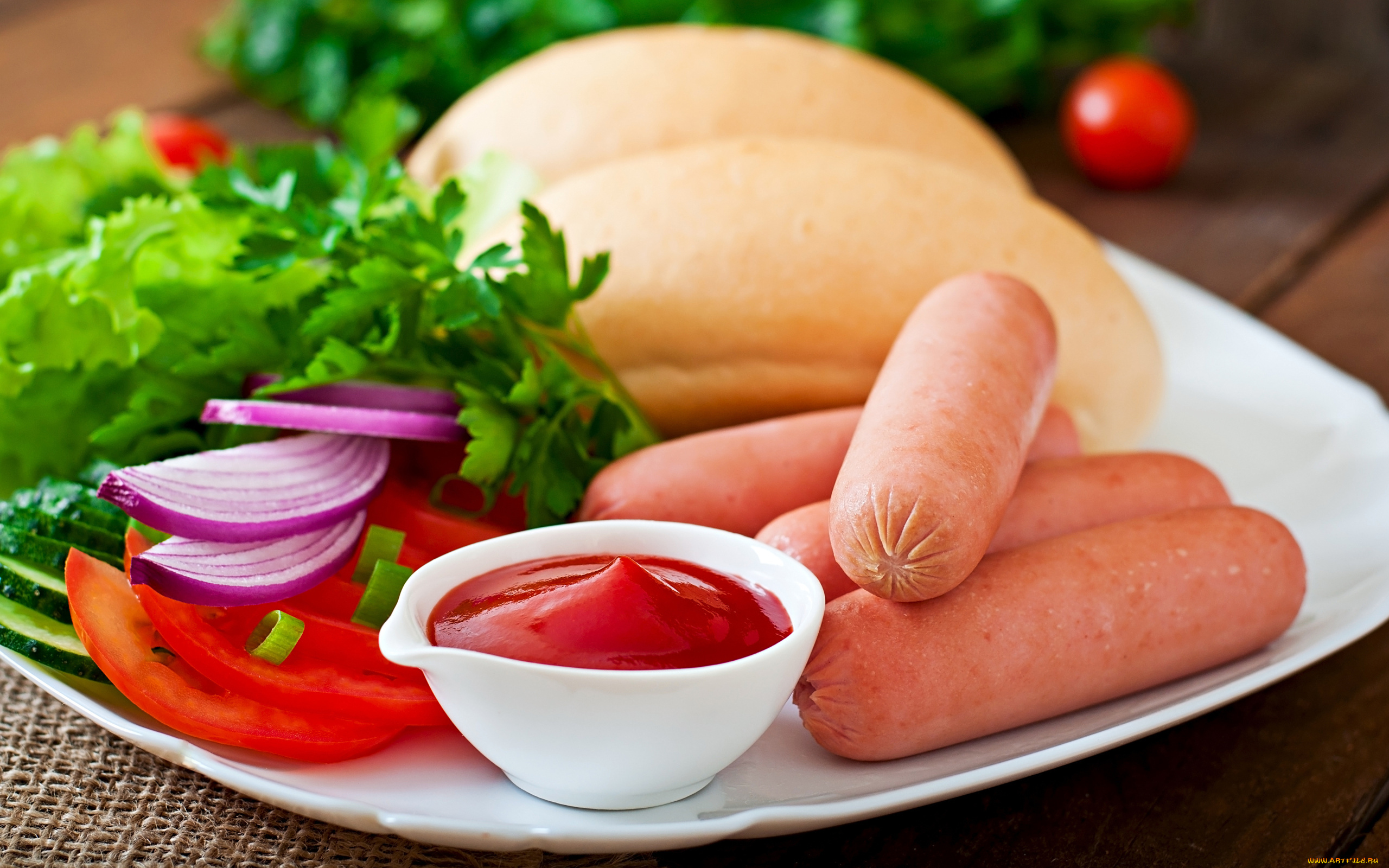 еда, колбасные, изделия, кетчуп, сосиски, помидоры, лук, петрушка