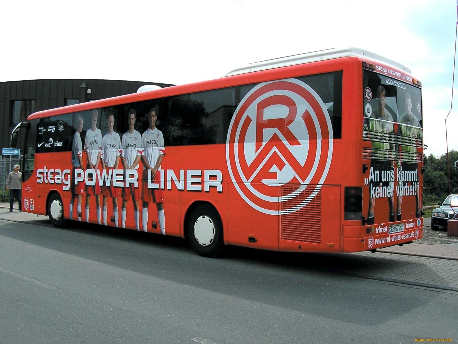 автомобили, автобусы