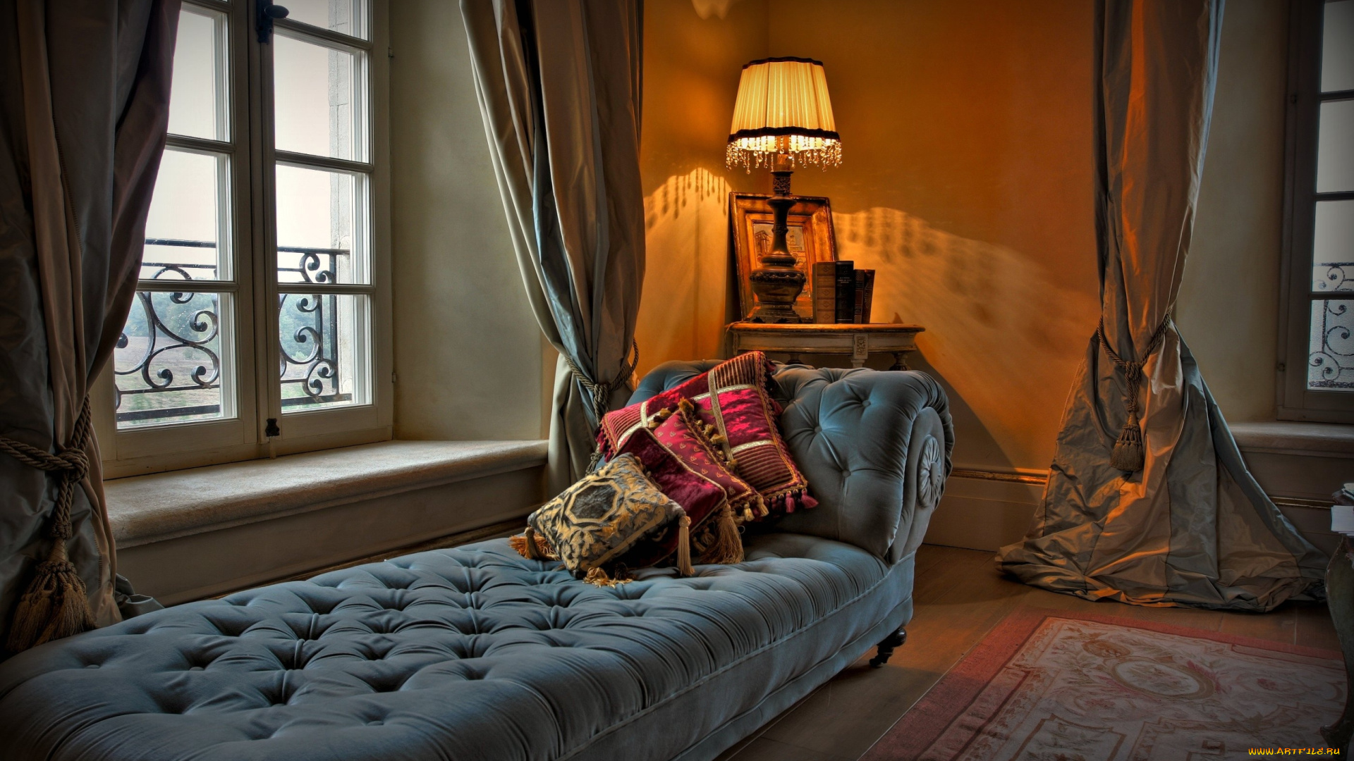 интерьер, спальня, окно, шторы, оттоманка, подушки