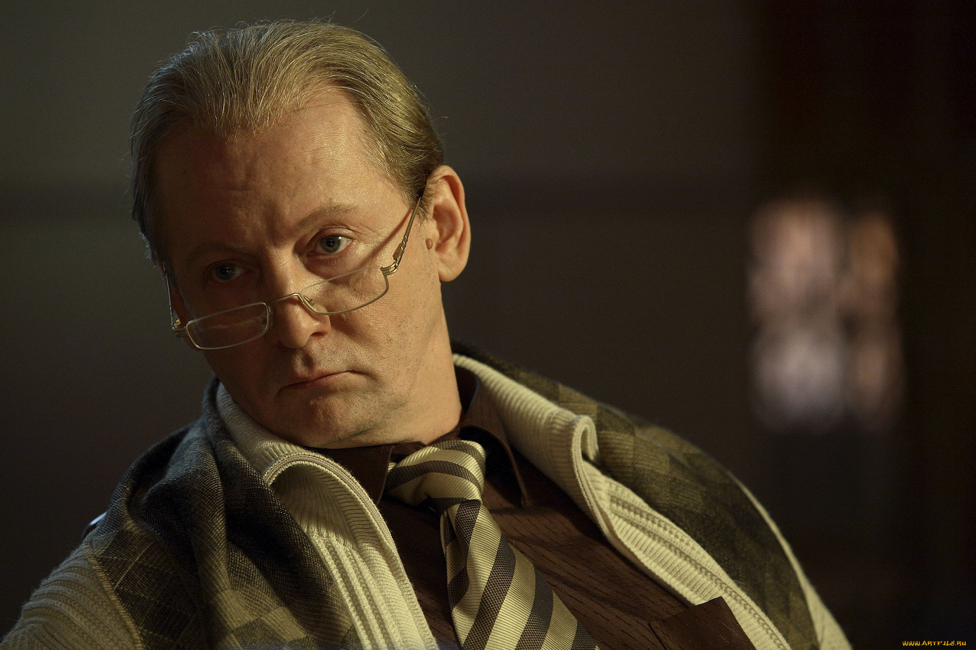 кино, фильмы, двенадцать, мужчина, очки, галстук, мини, сериал, драма, виктор, вержбицкий, одинадцатый, присяжный