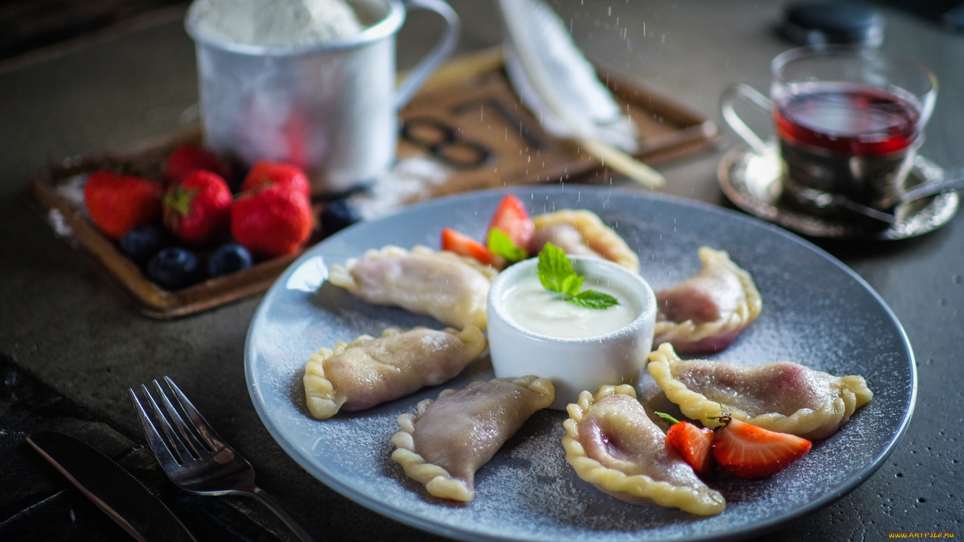 еда, пельмени, , манты, , вареники, ягоды, вареники, сметана, клубника