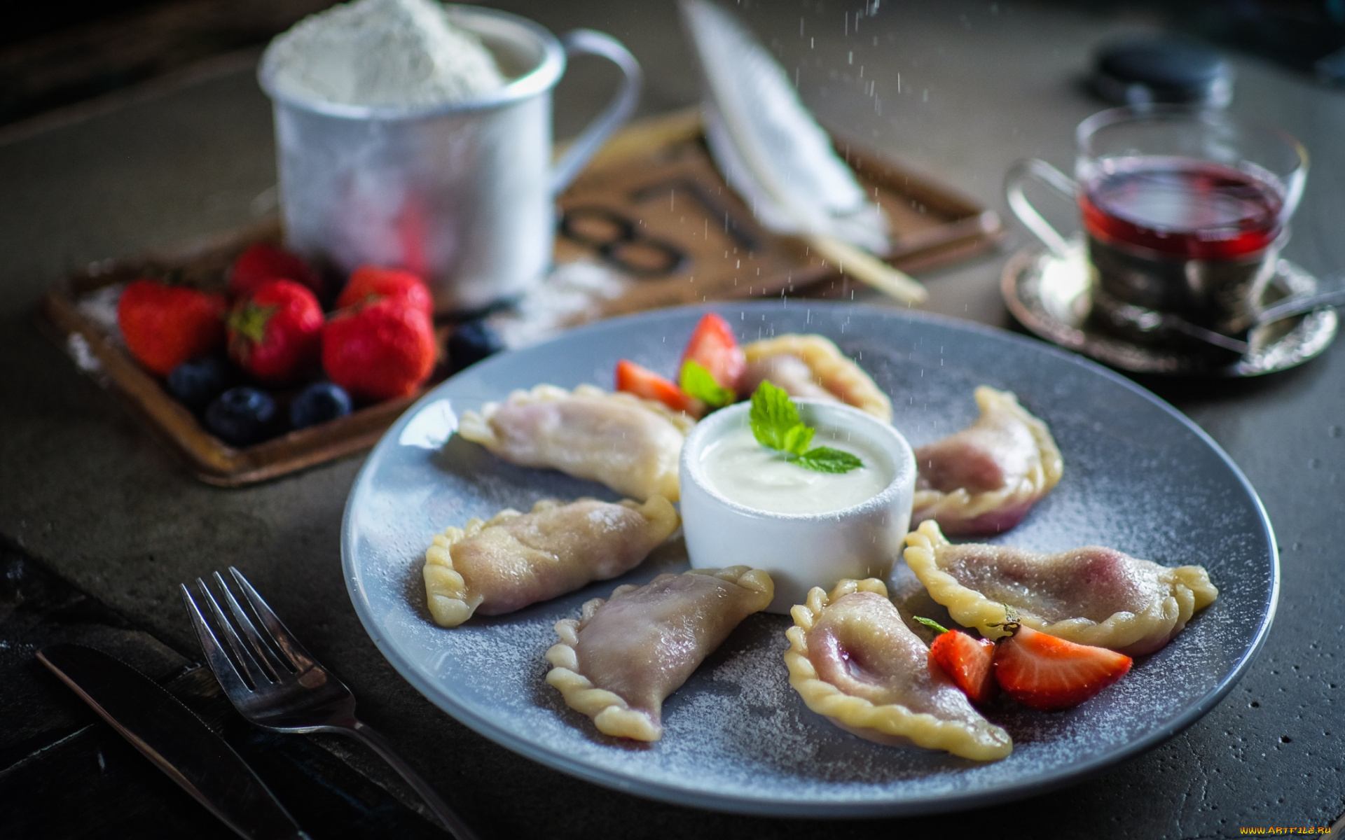 еда, пельмени, , манты, , вареники, ягоды, вареники, сметана, клубника