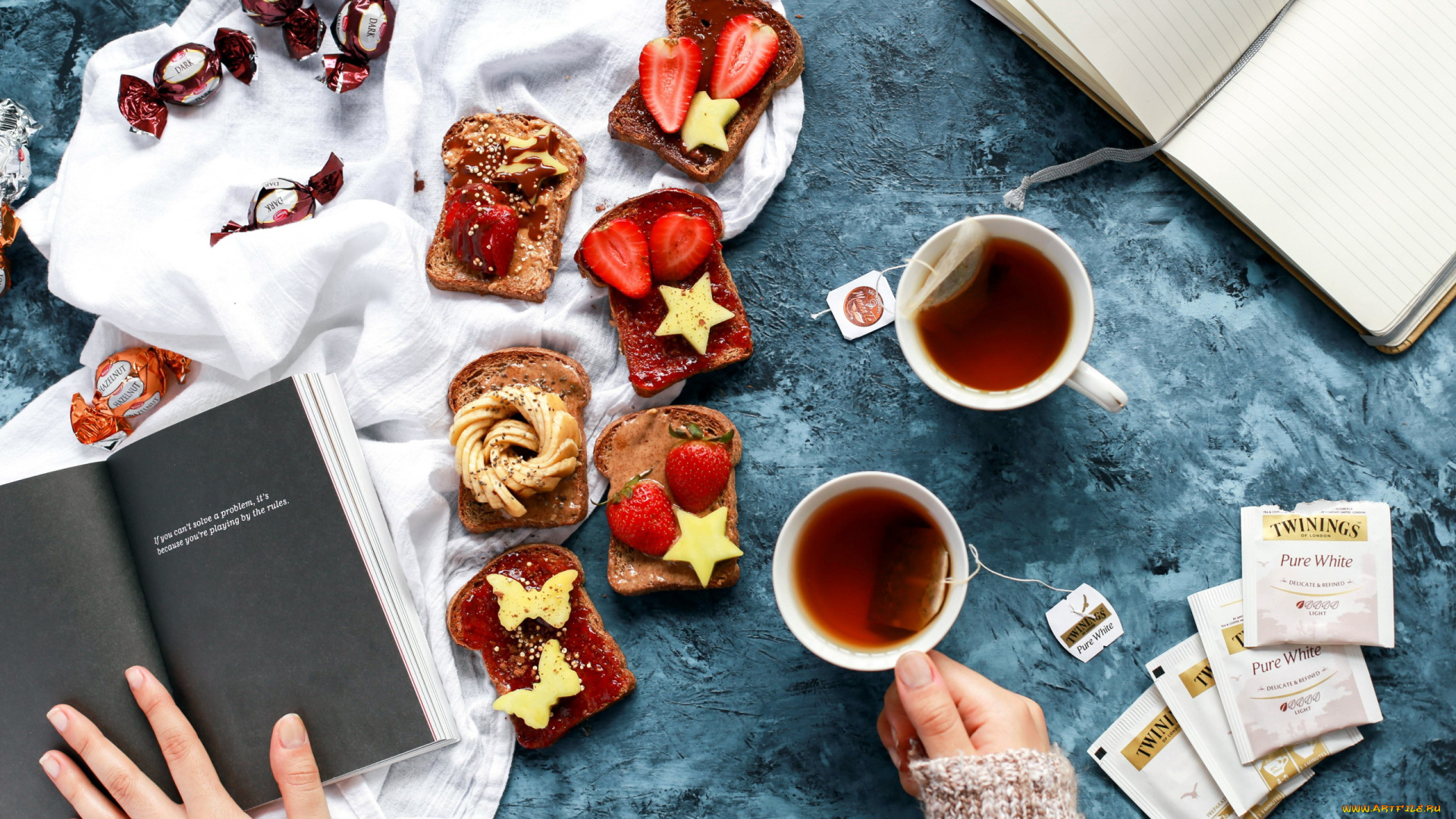 еда, разное, завтрак, клубника, бутерброды, конфеты, чай