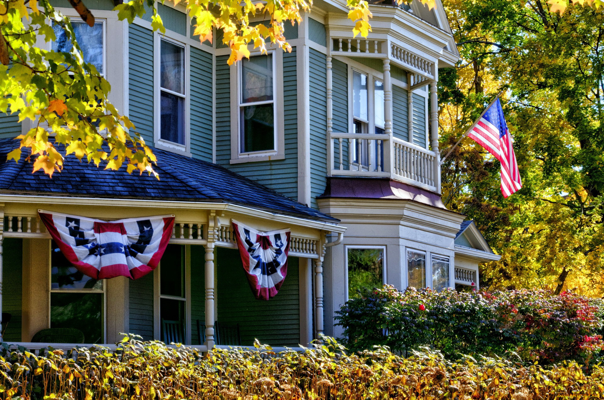 города, -, здания, , дома, осень, дом, флаги