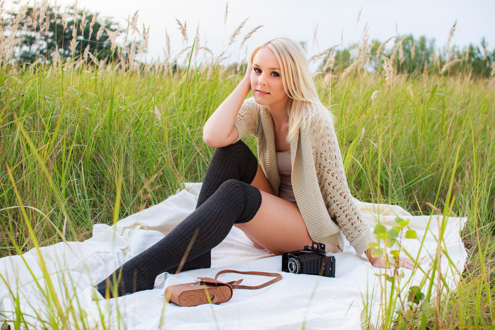 девушки, -, блондинки, , светловолосые, блондинка, природа, фотоаппарат, ретро, модель, чулки, лето, трава