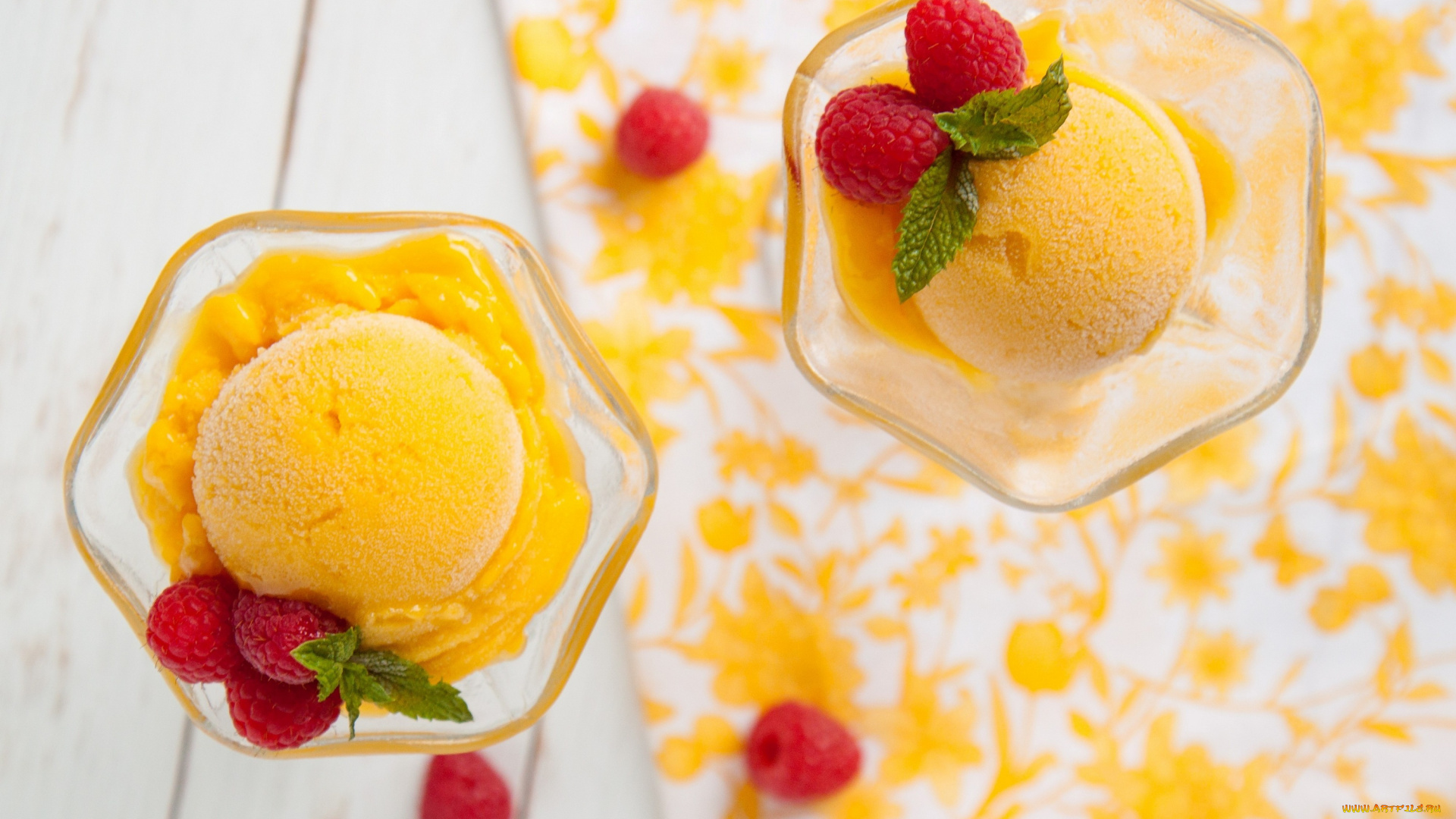 еда, мороженое, десерты, желтое, шарики, креманки, сладкое, ягоды, десерт, малина