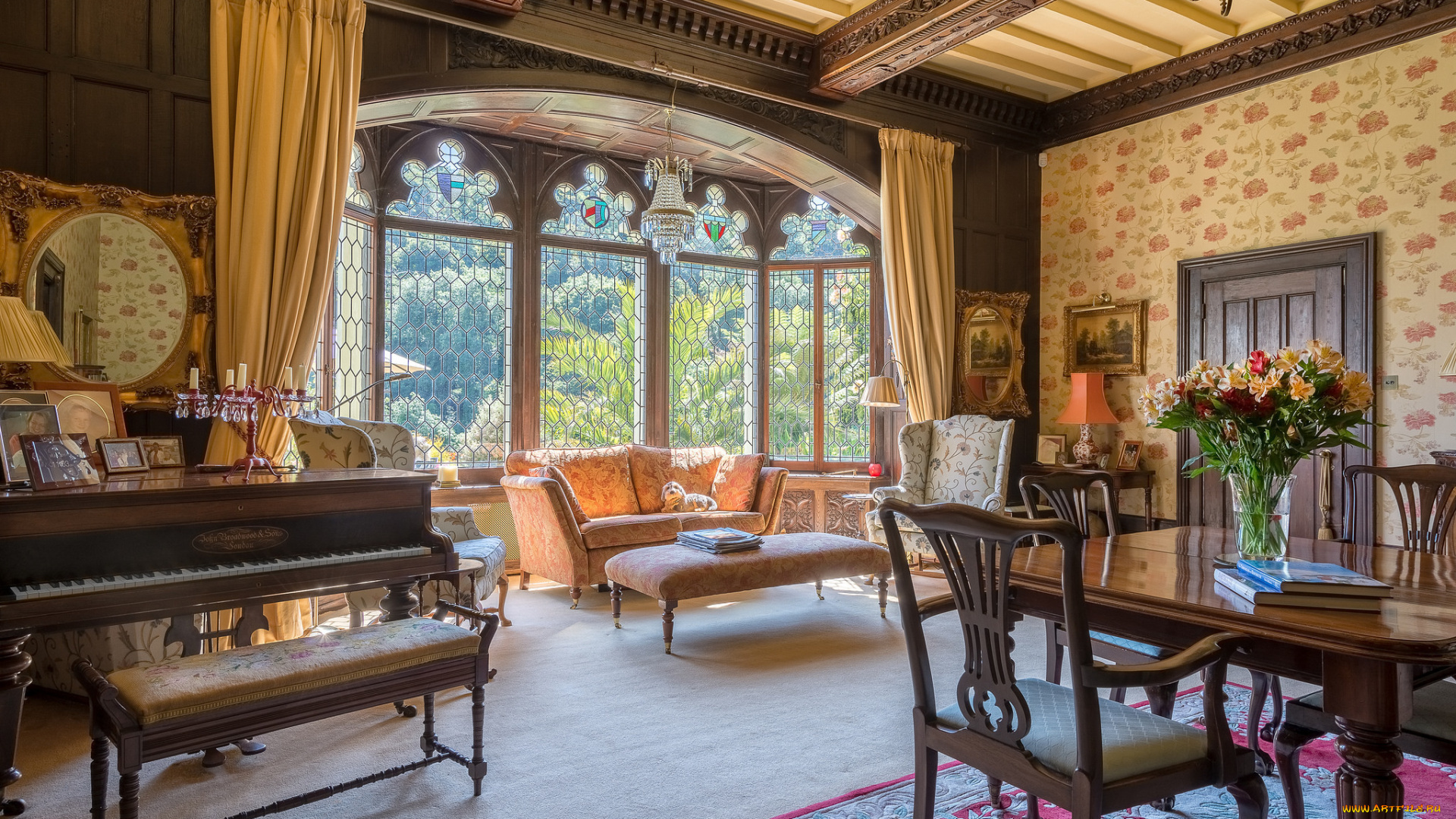 интерьер, гостиная, классика, дерево, стол, диван, букет, стулья, фортепиано, окна, дизайн, мебель