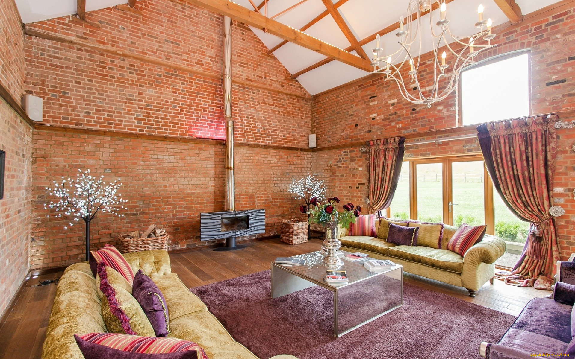 интерьер, гостиная, диваны, декор, столик, камин, ковер, цветы, кладка, кирпич, оригинальный, дом, дизайн, лампа