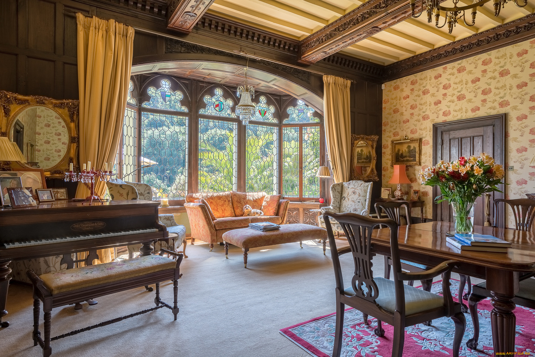 интерьер, гостиная, классика, дерево, стол, диван, букет, стулья, фортепиано, окна, дизайн, мебель