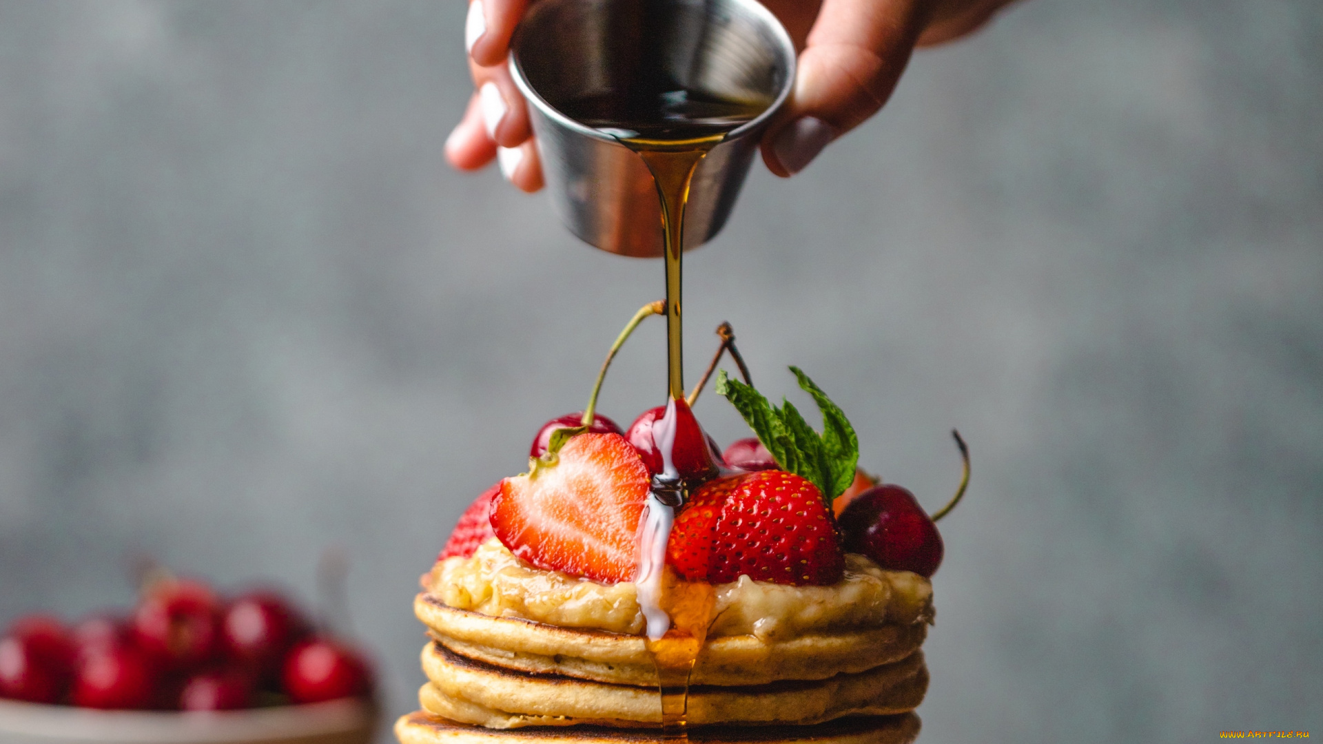 еда, блины, , оладьи, мед, оладьи, клубника
