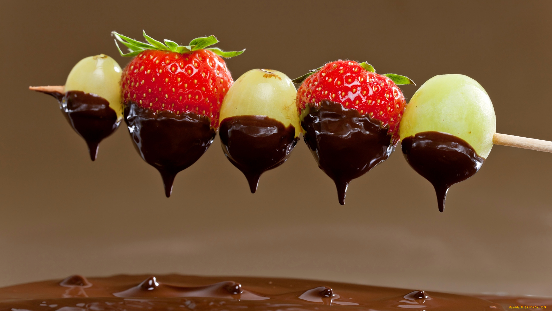 еда, фрукты, , ягоды, шоколад, шпажка, клубника, виноград