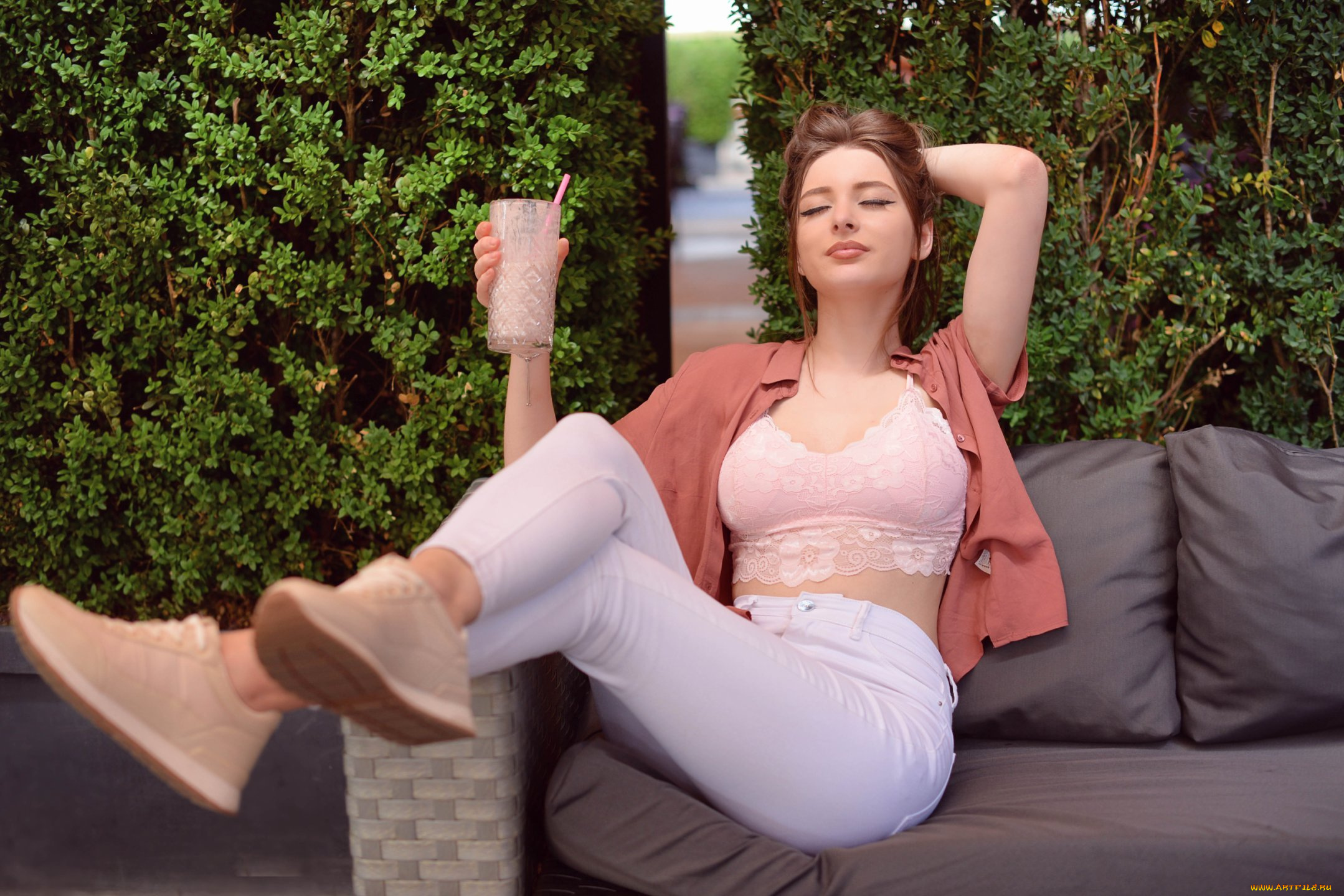 patriciala, девушки, -, брюнетки, , шатенки, девушка, женщина, шатенка, темноволосая, сексуальная, модель, звезда, позирует, разная, обувь, верхняя, стильная, одежда, нижнее, эротическое, бельё, трусы, лифчик, колготки, чулки, аксессуары, макияж, и, множество, элементов, на, фотографии