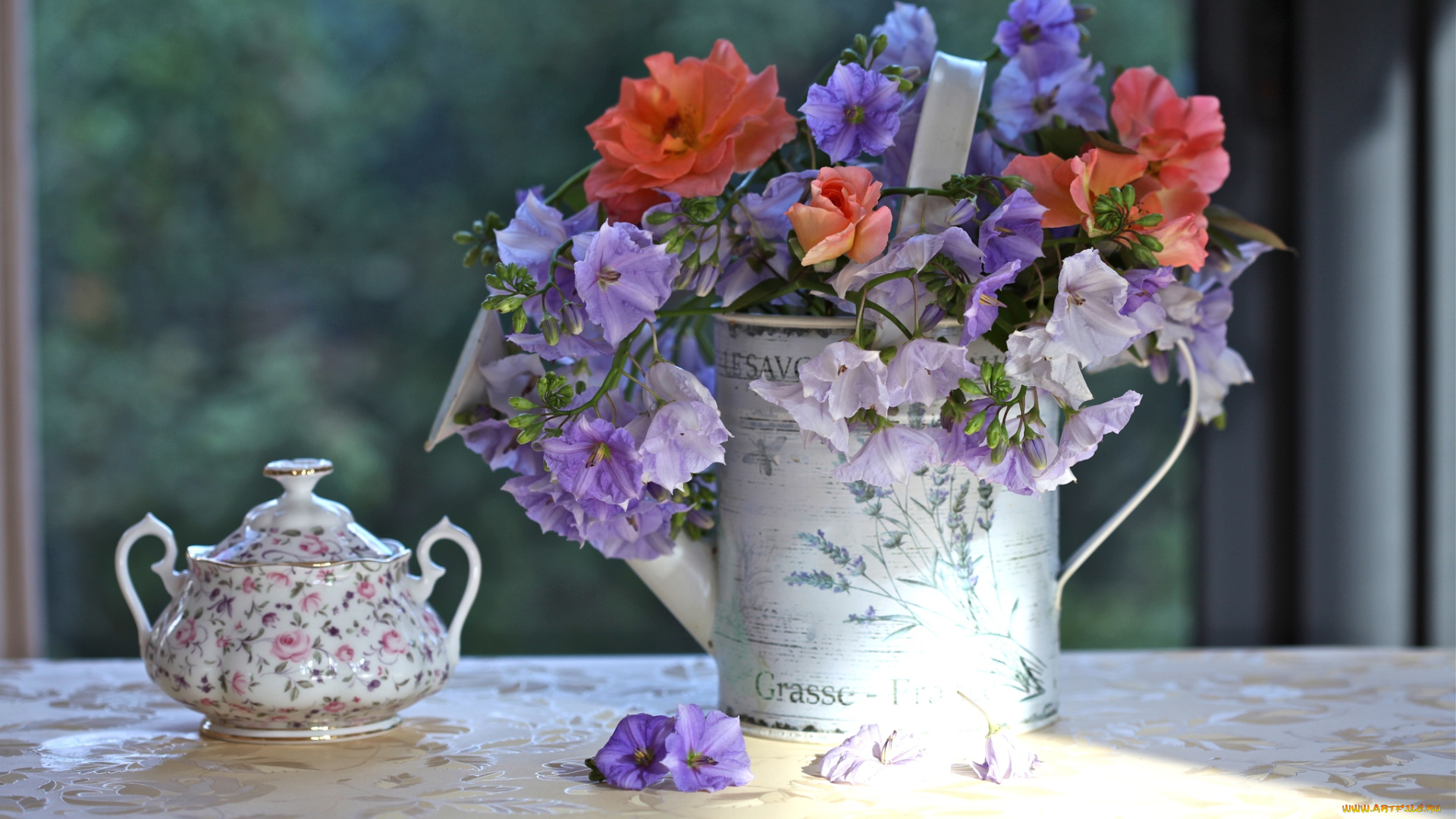 цветы, букеты, композиции, розы, фарфор, картофель, лейка