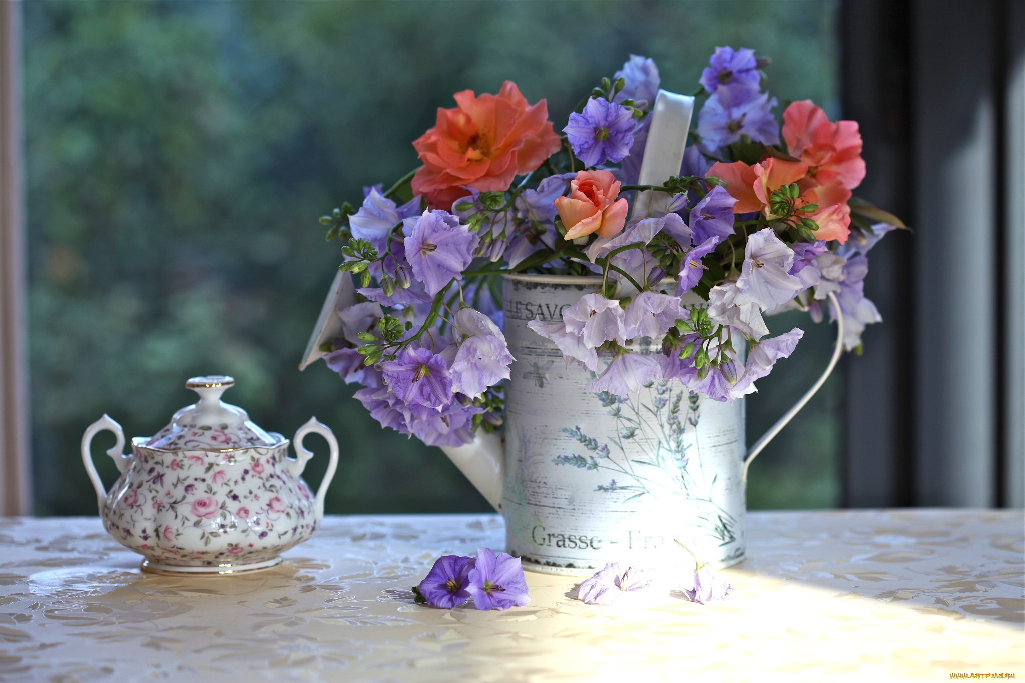 цветы, букеты, композиции, розы, фарфор, картофель, лейка