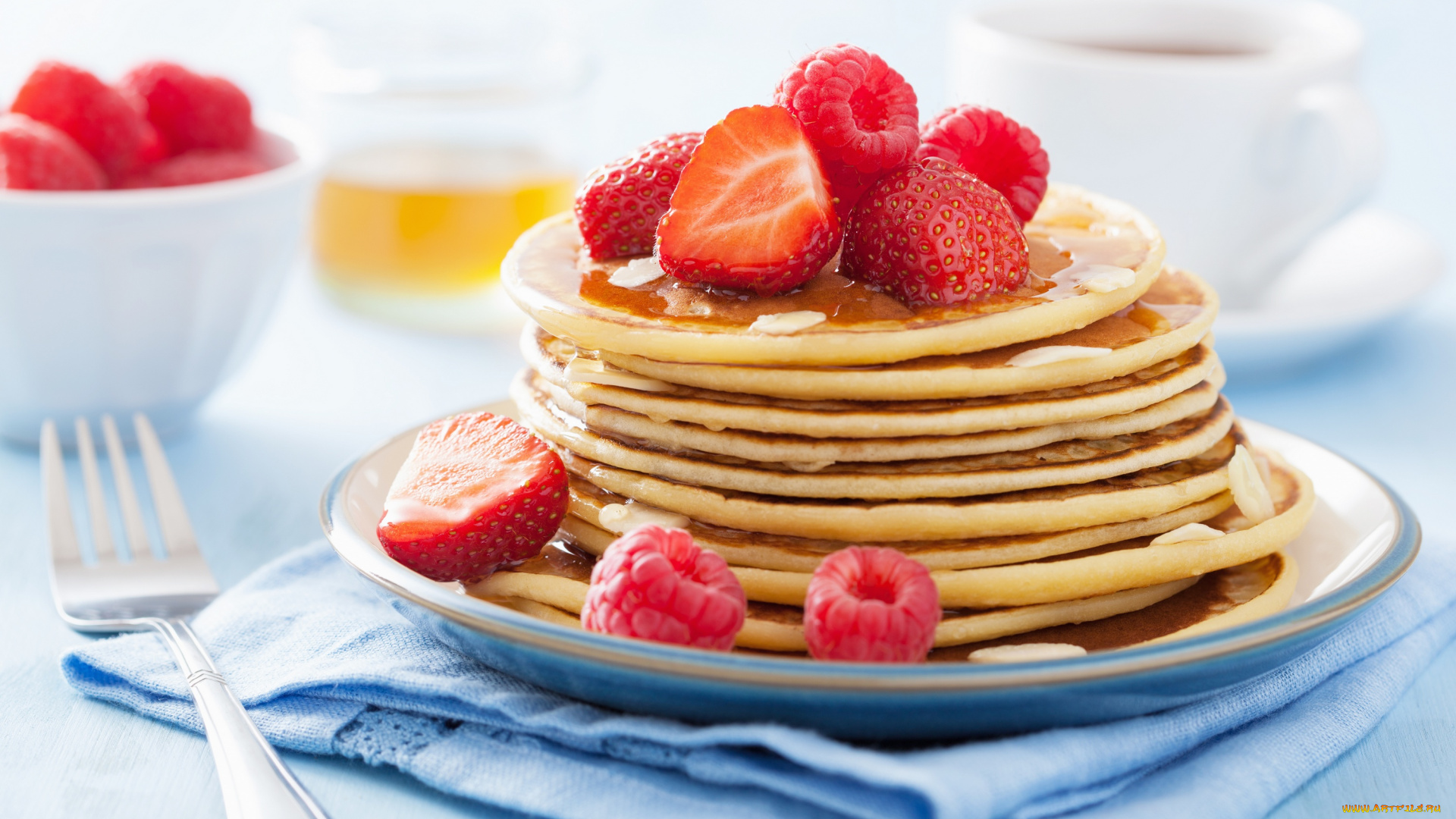 еда, блины, , оладьи, оладьи, клубника, джем, малина, завтрак