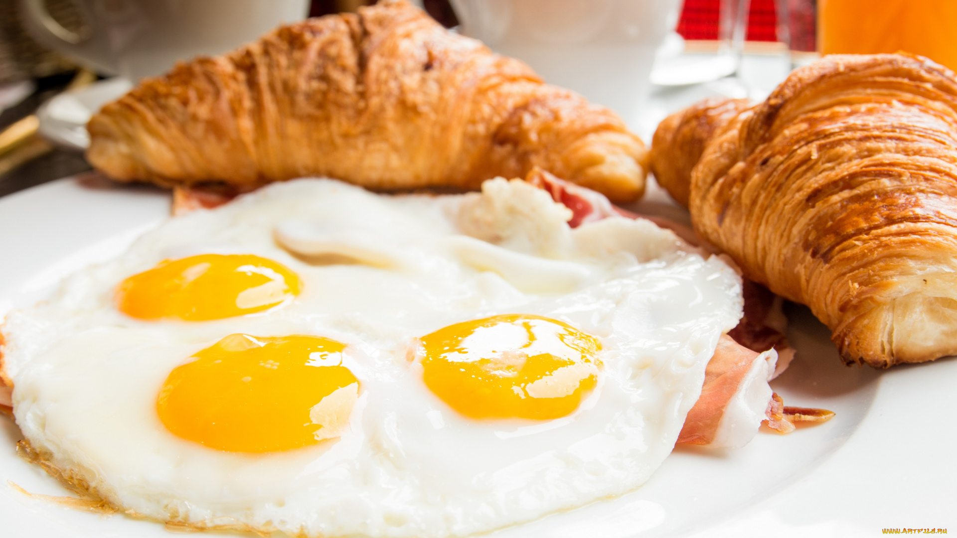 еда, разное, круассаны, яйца, бекон, завтрак