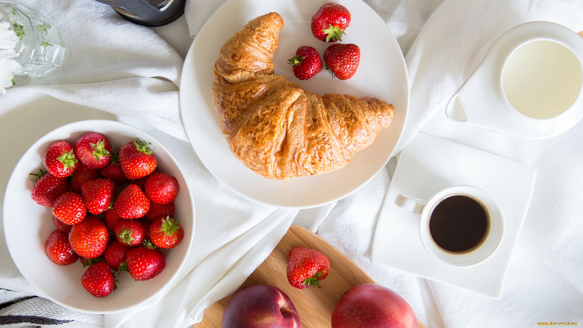 еда, разное, персик, клубника, выпечка, молоко, кофе