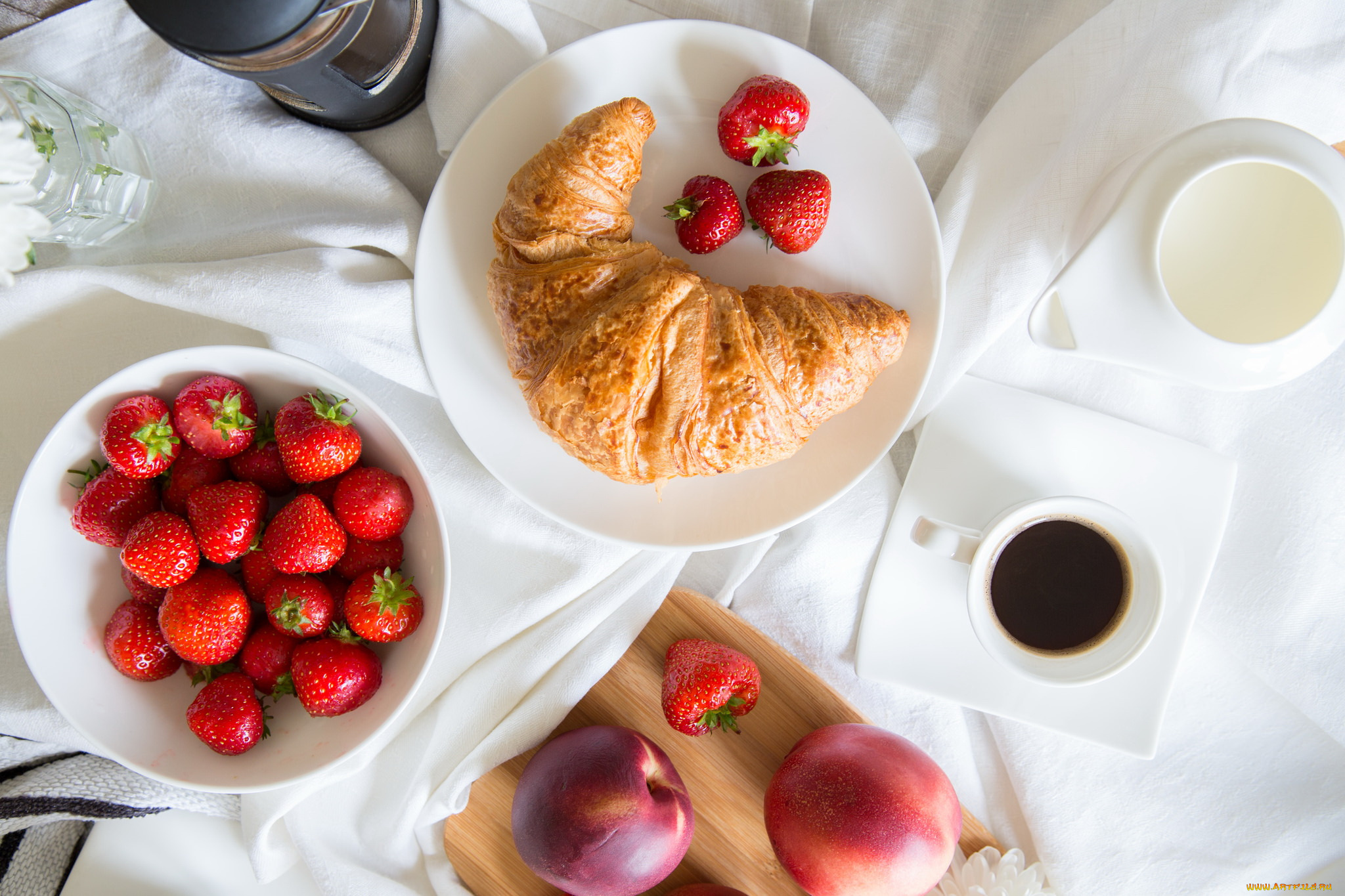 еда, разное, персик, клубника, выпечка, молоко, кофе