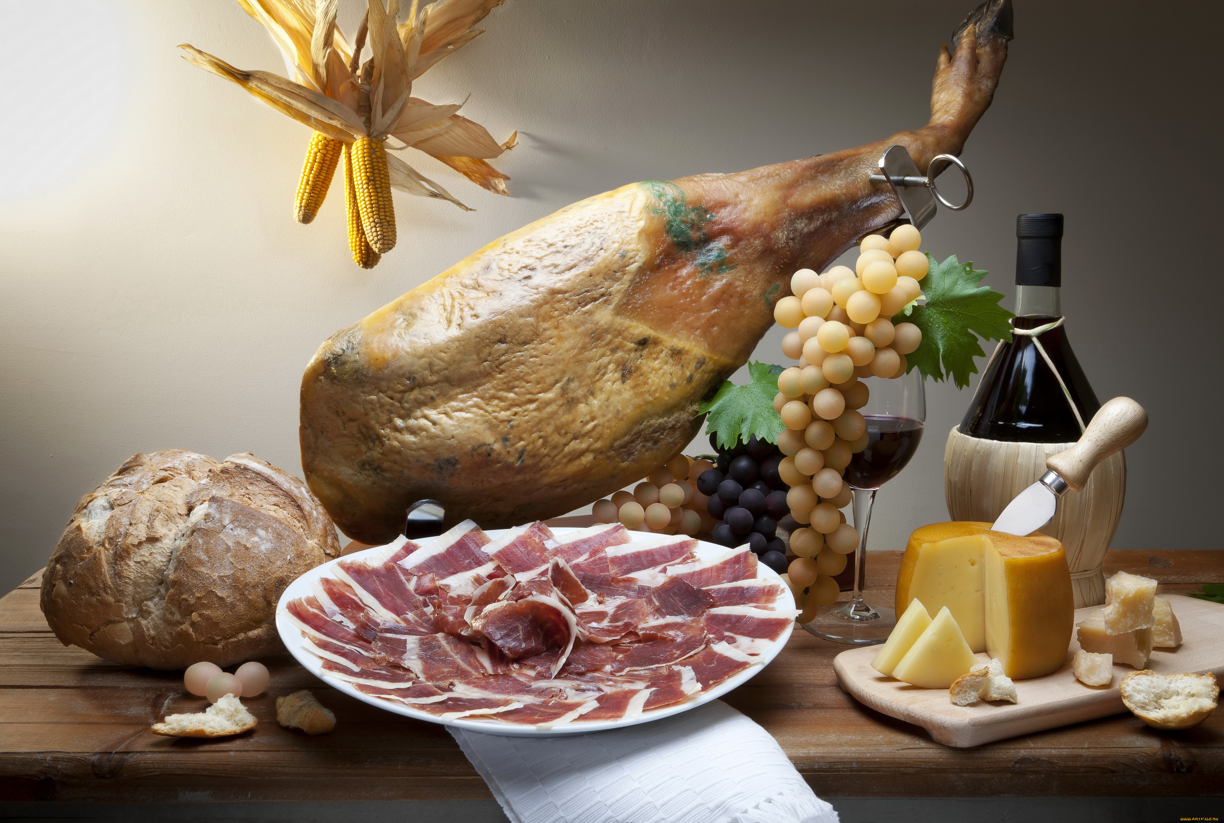 еда, натюрморт, ветчина, балык, сыр, виноград, хлеб, вино, бутылка