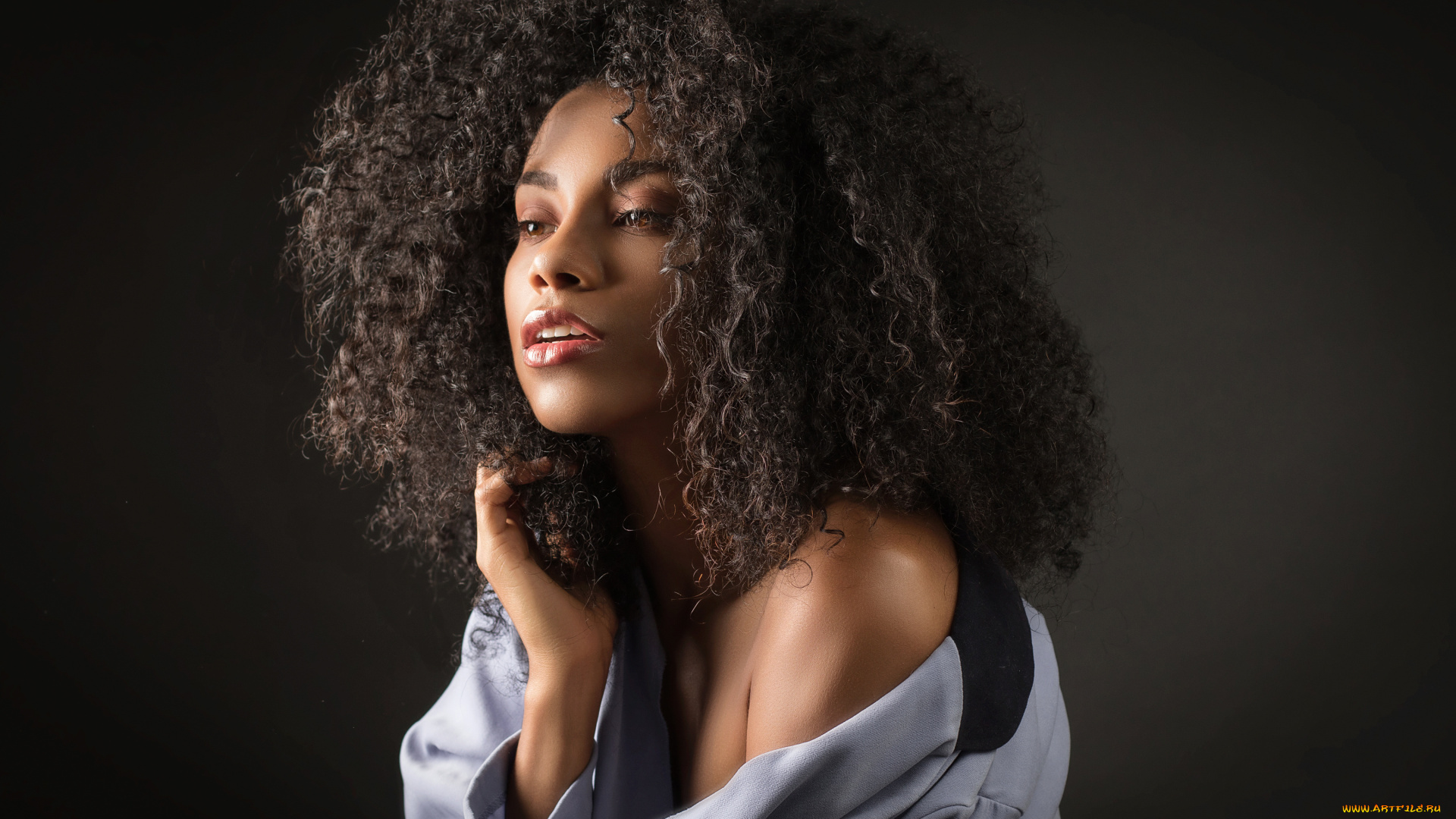 curly, daniela, девушки, curly, daniela, девушка, модель, брюнетка, мулатка, чернокожая, темнокожая, красотка, кудри, поза, взгляд, макияж, флирт