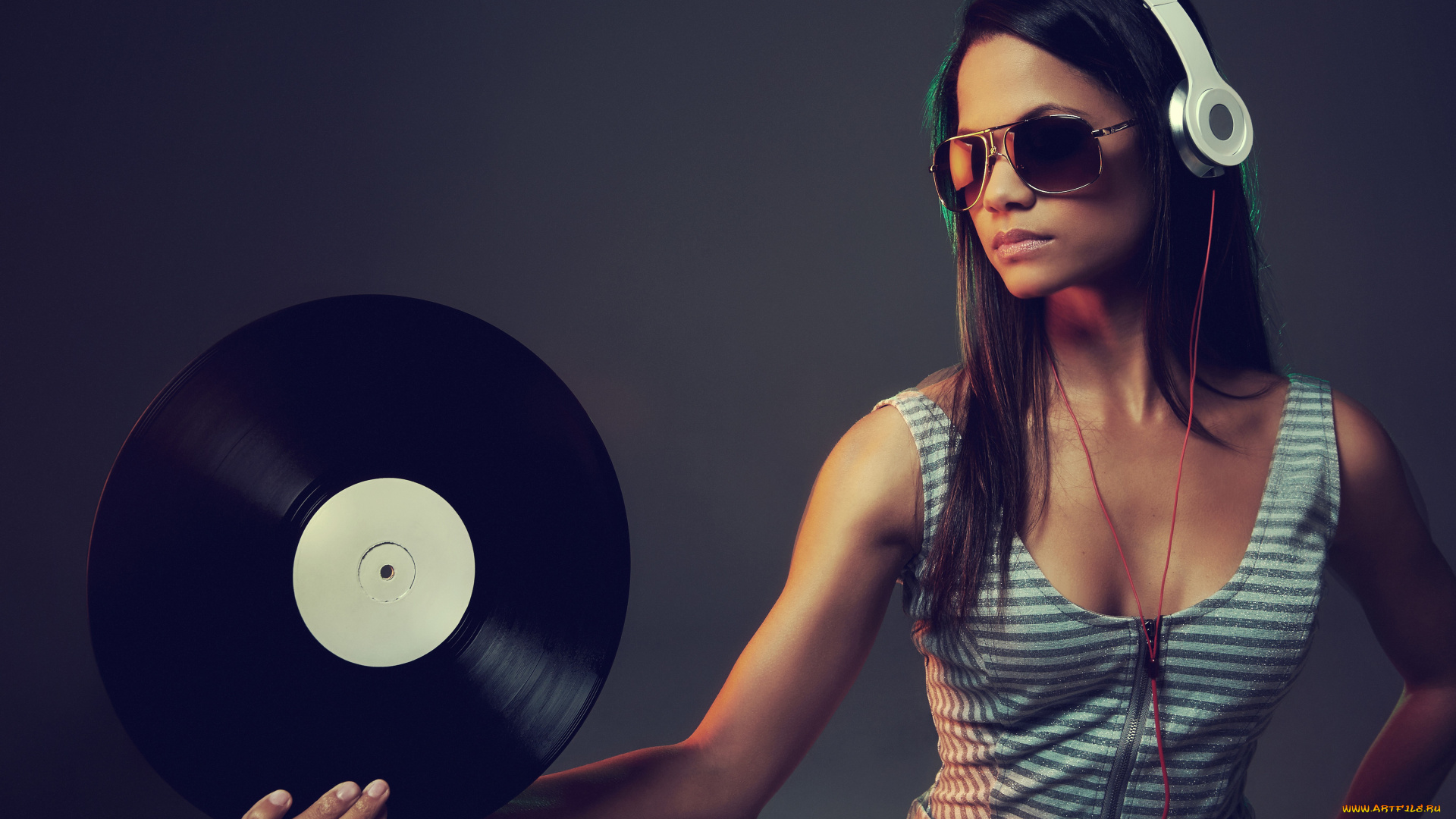 девушки, -, брюнетки, , шатенки, девушка, модель, брюнетка, headphone, woman, photography, пластинка, поза, наушники, диджей