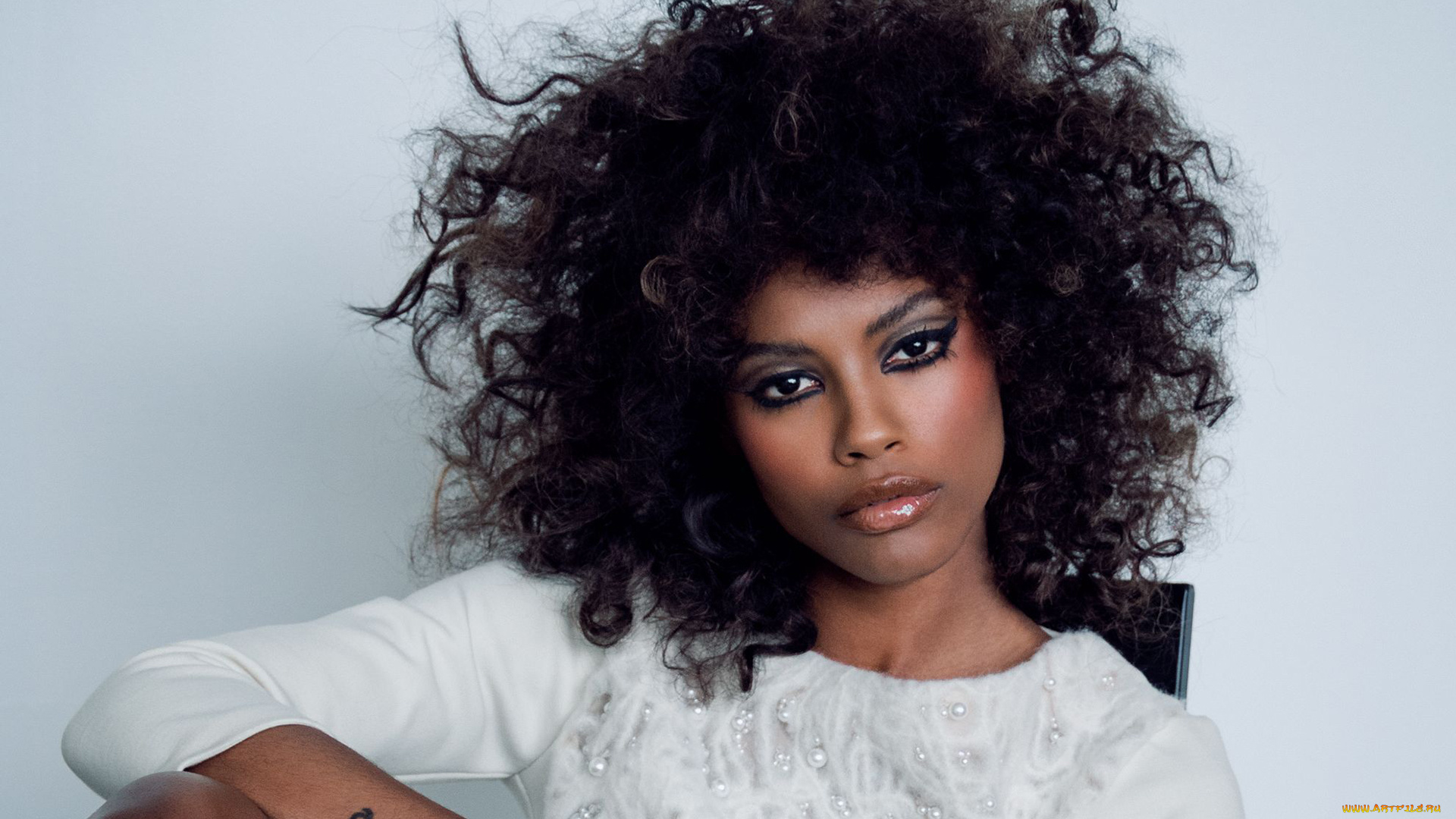 sharam, diniz, девушки, sharam, diniz, девушка, модель, мулатка, чернокожая, темнокожая, португалия, причёска, макияж, взгляд, поза, портрет