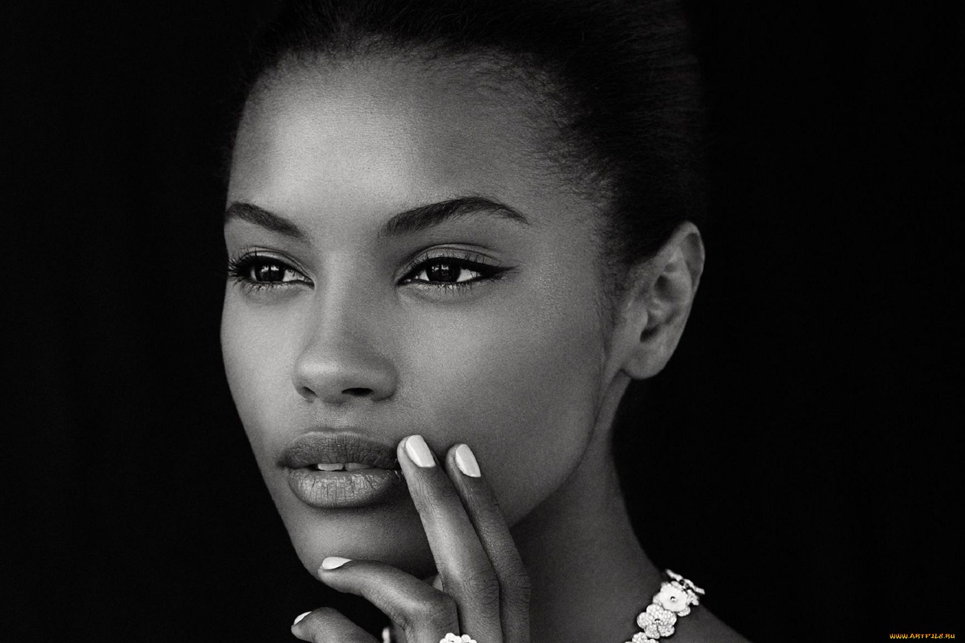 sharam, diniz, девушки, sharam, diniz, девушка, мулатка, чернокожая, кудри, причёска, лицо, взгляд, макияж, темнокожая, стройная, сексуальная, поза, чёрно-белая, фотография